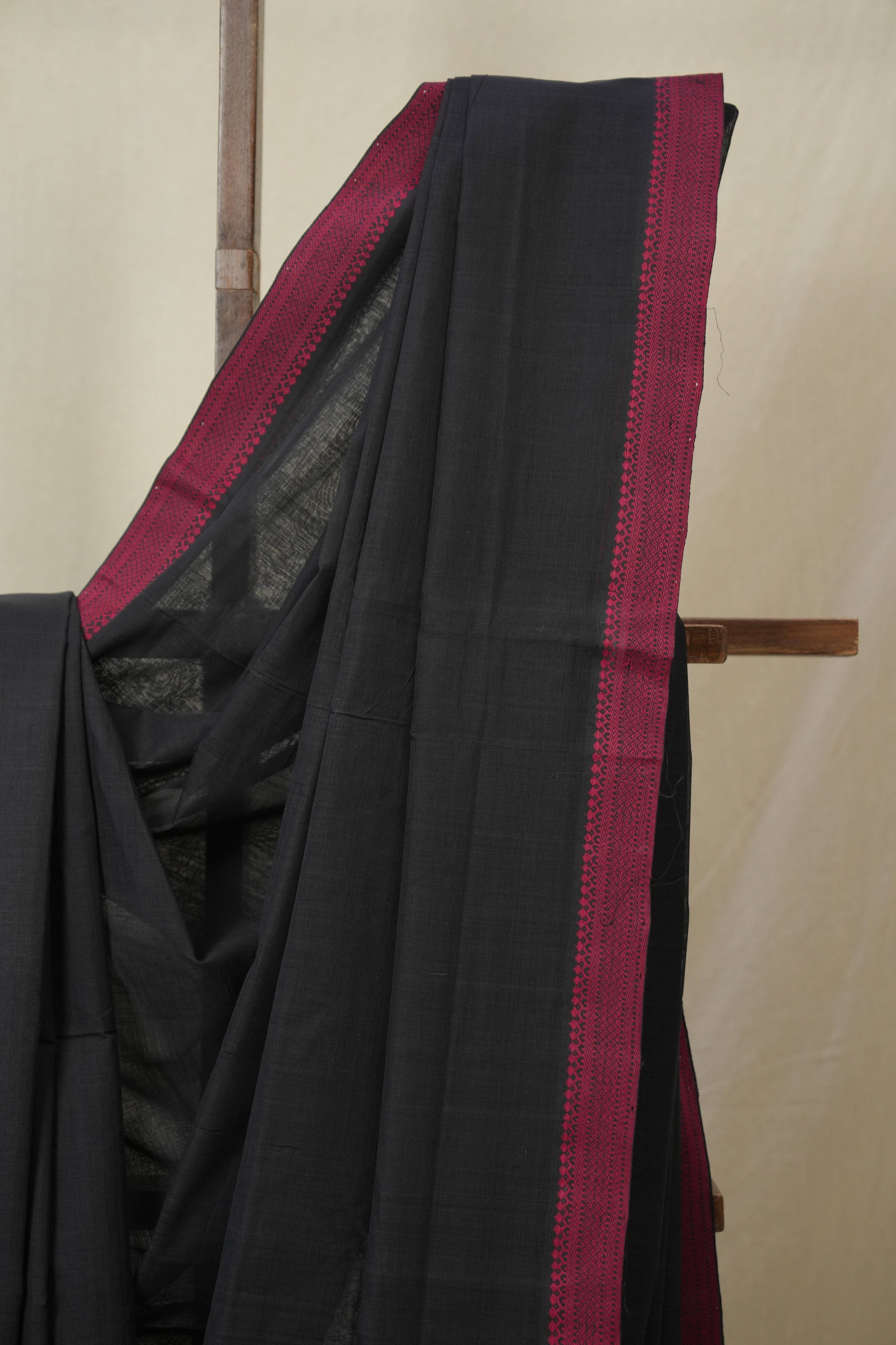 Black Plain Cotton Mangalgiri Saree - SRBPCMS75