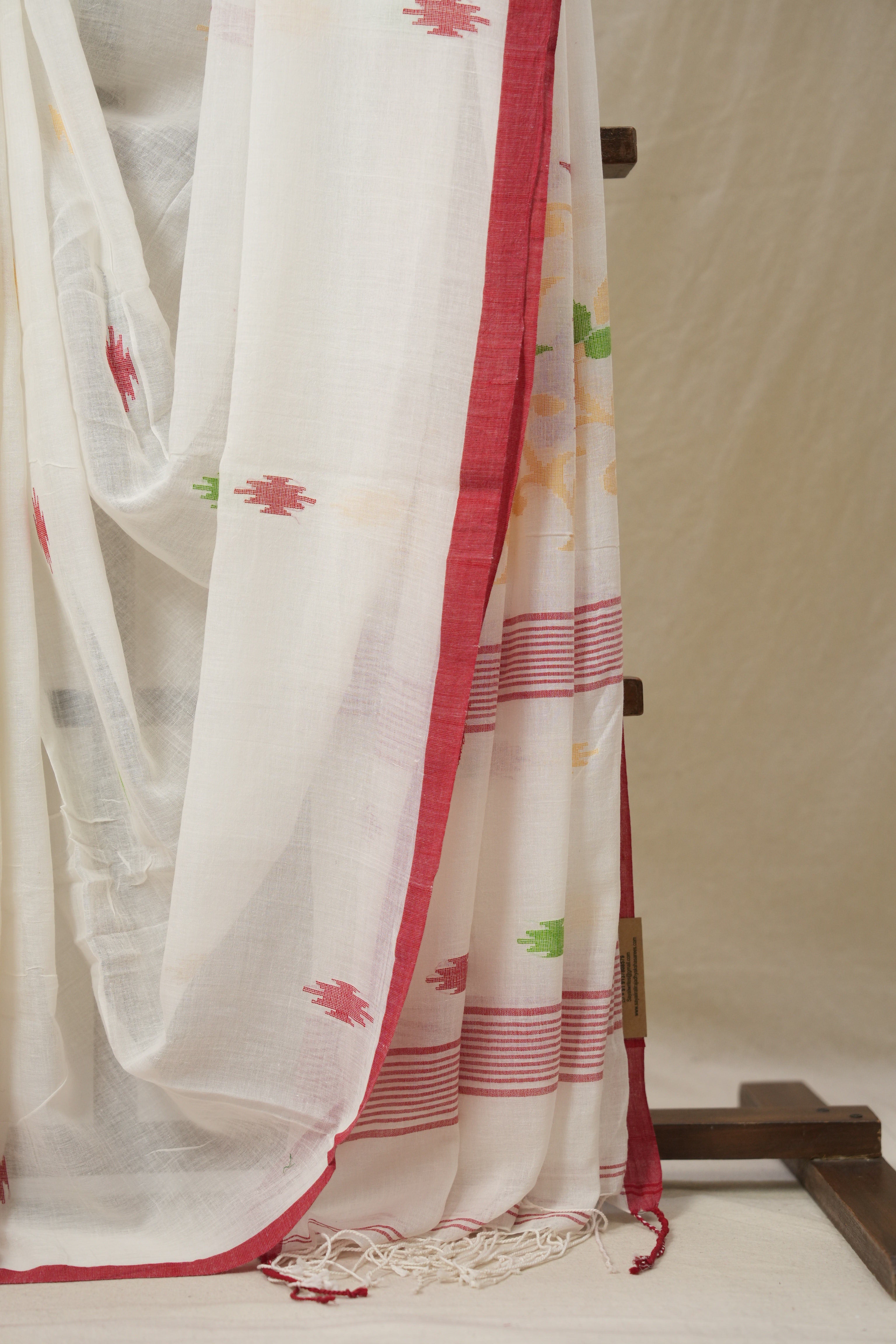 White Mul Bengal Cotton Jamdani Saree - SRWBCJS220