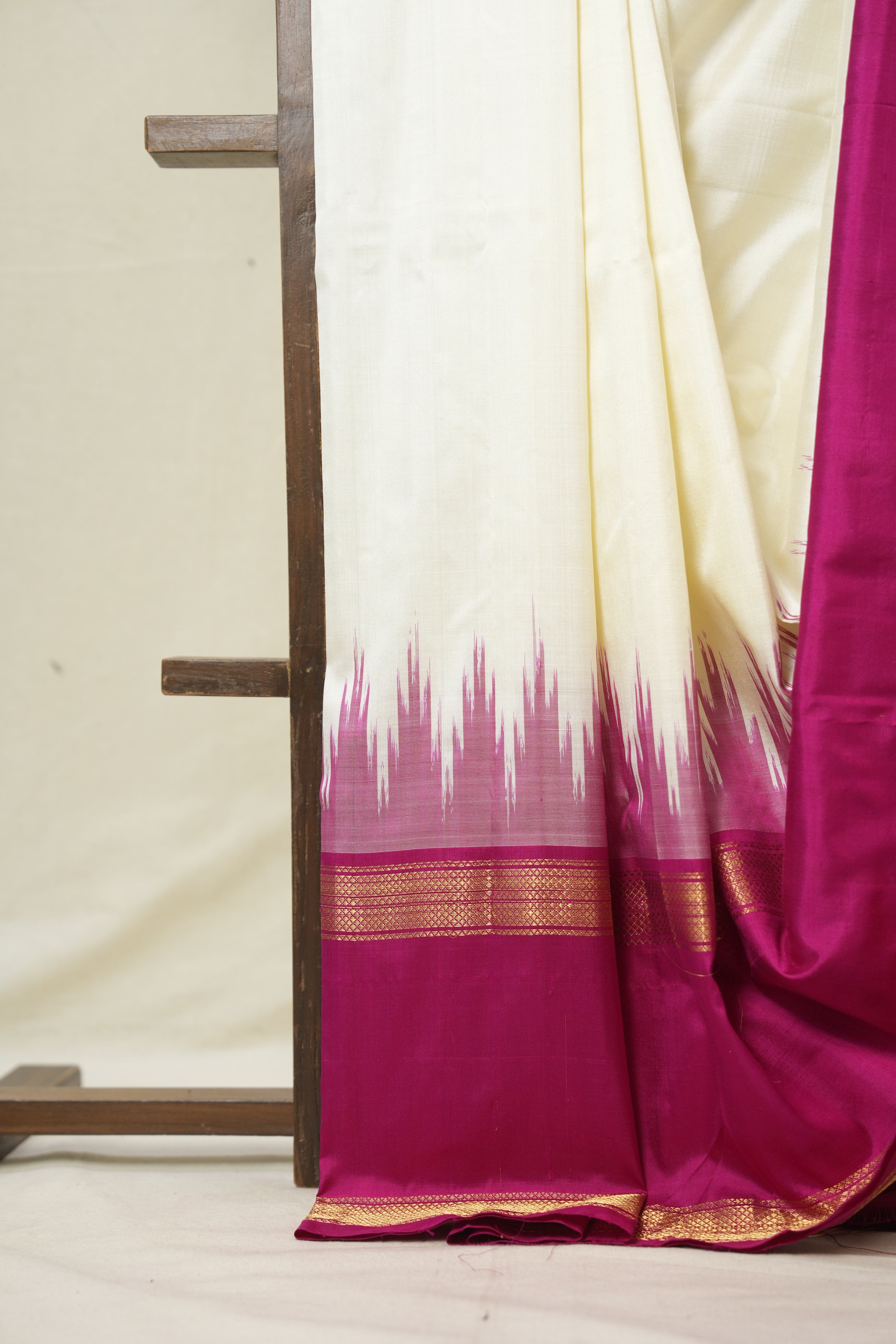 Cream Pochampalli Silk Ikat Saree - SRCPSIS304