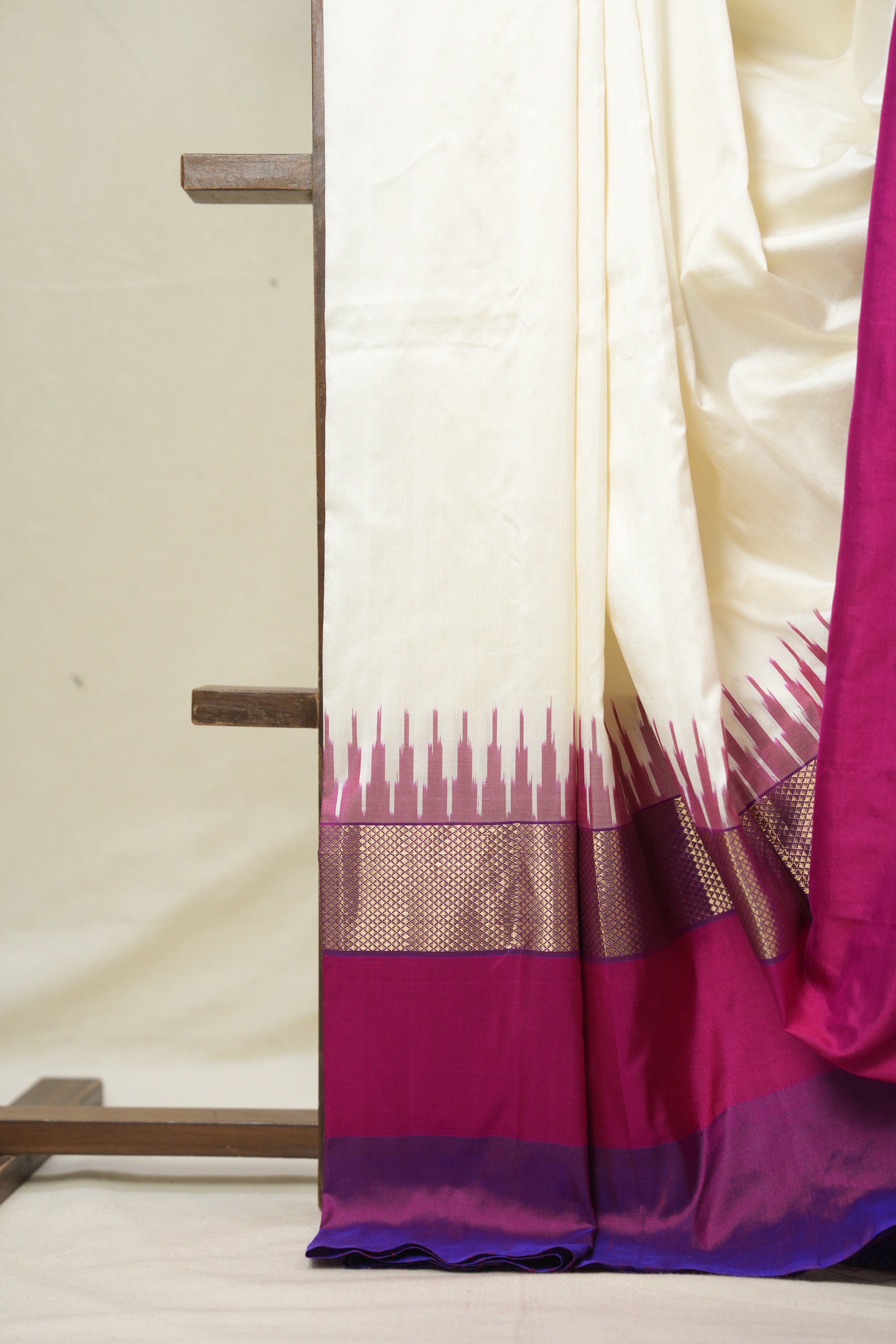 Pearl White Pochampalli Silk Ikat Saree - SRPWPSIS306