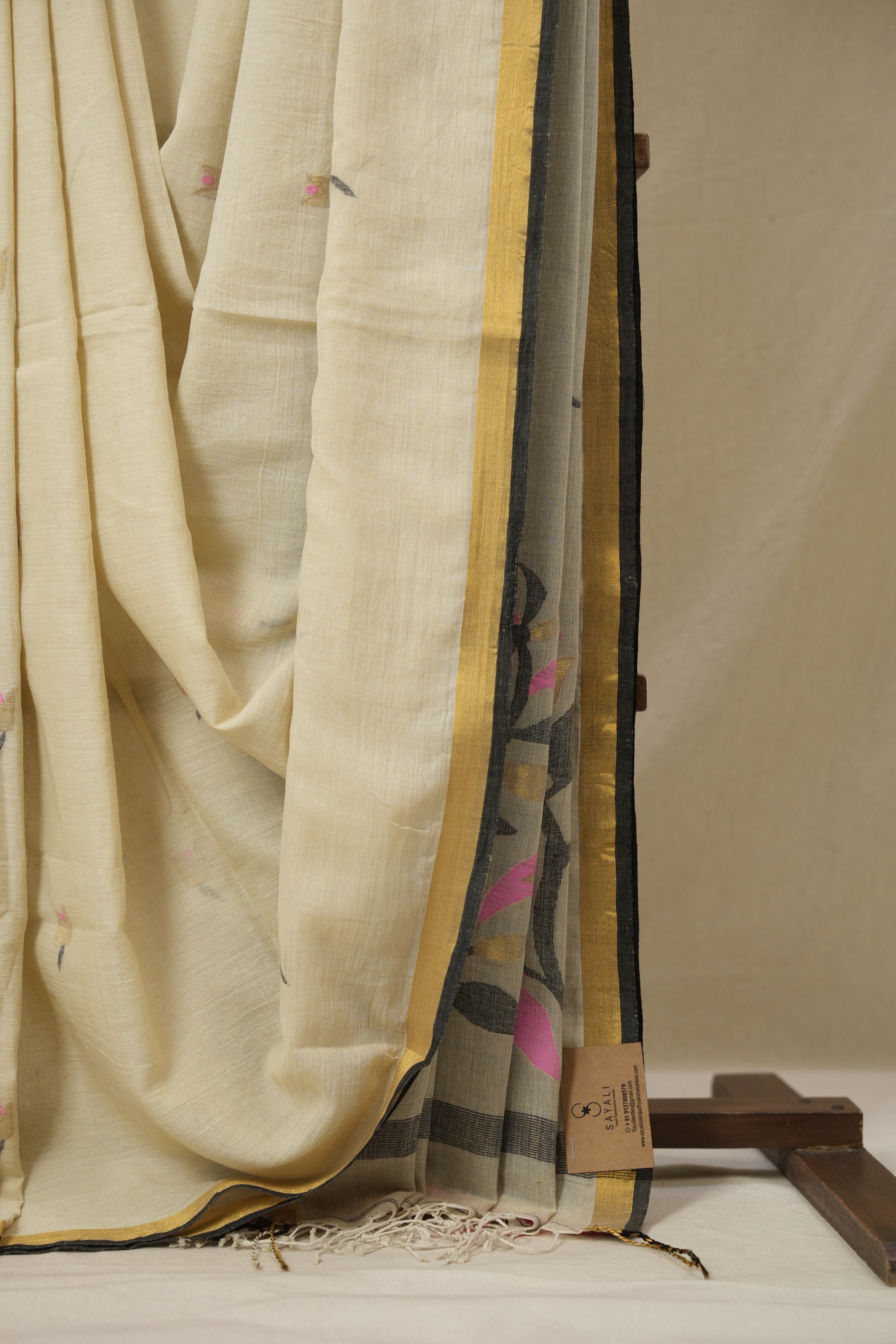 Beige Mul Bengal Cotton Jamdani Saree - SRBBCJS238