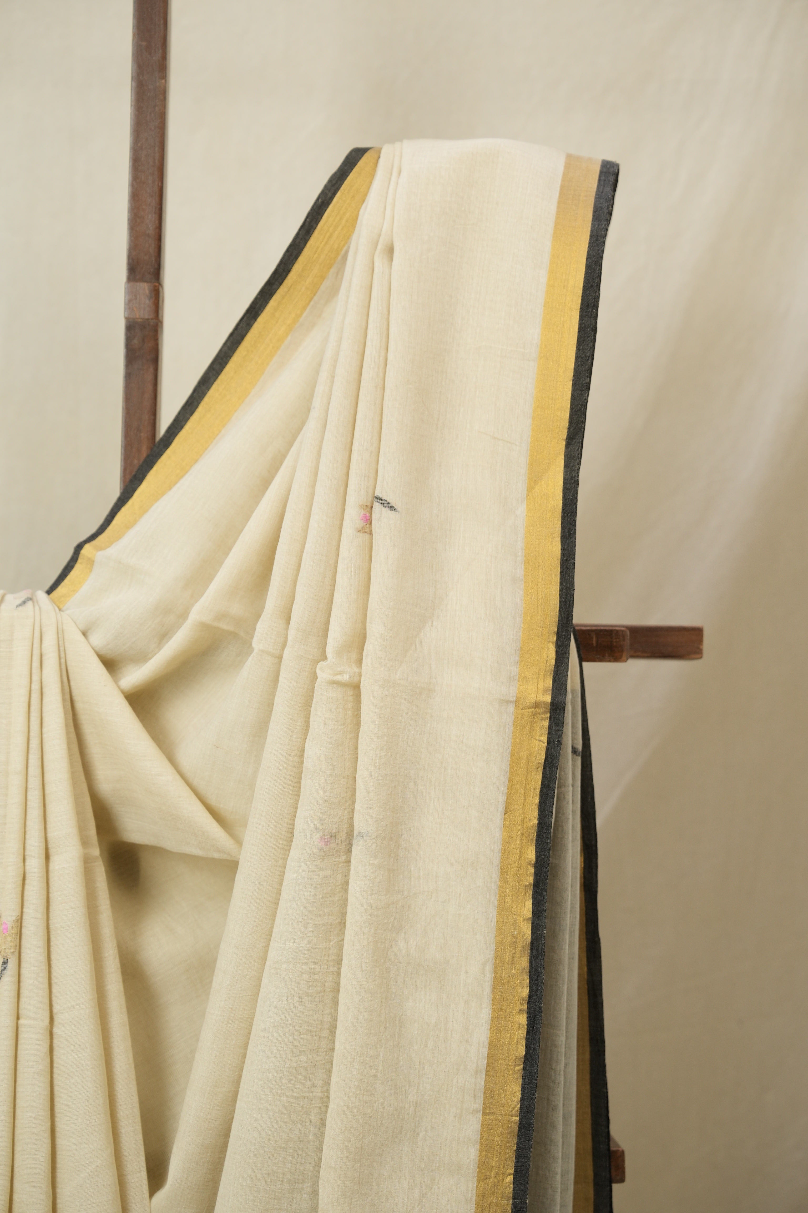 Beige Mul Bengal Cotton Jamdani Saree - SRBBCJS238