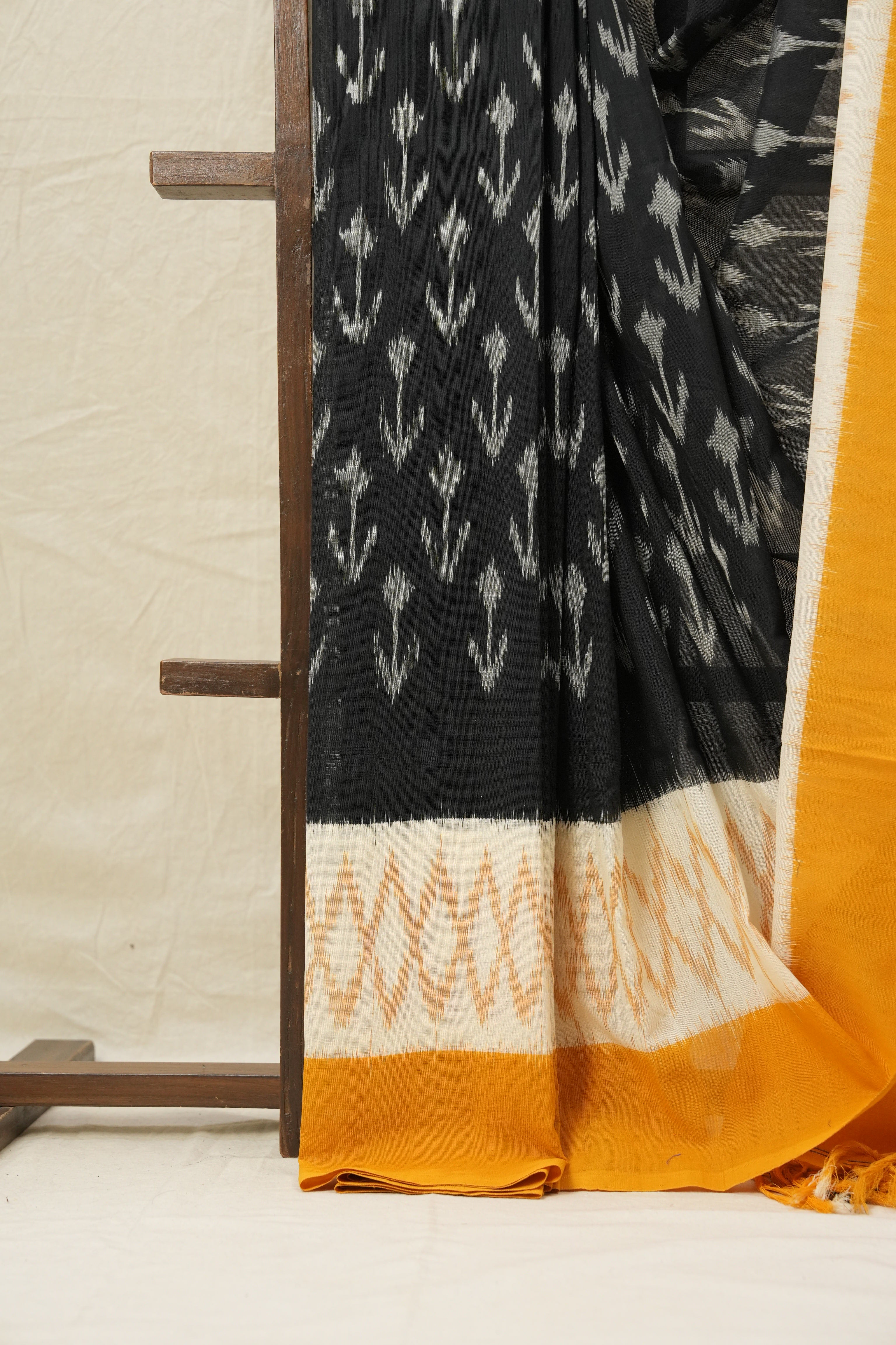 Black Yellow Pochampalli Cotton Ikat Saree - SRBYPCIS553