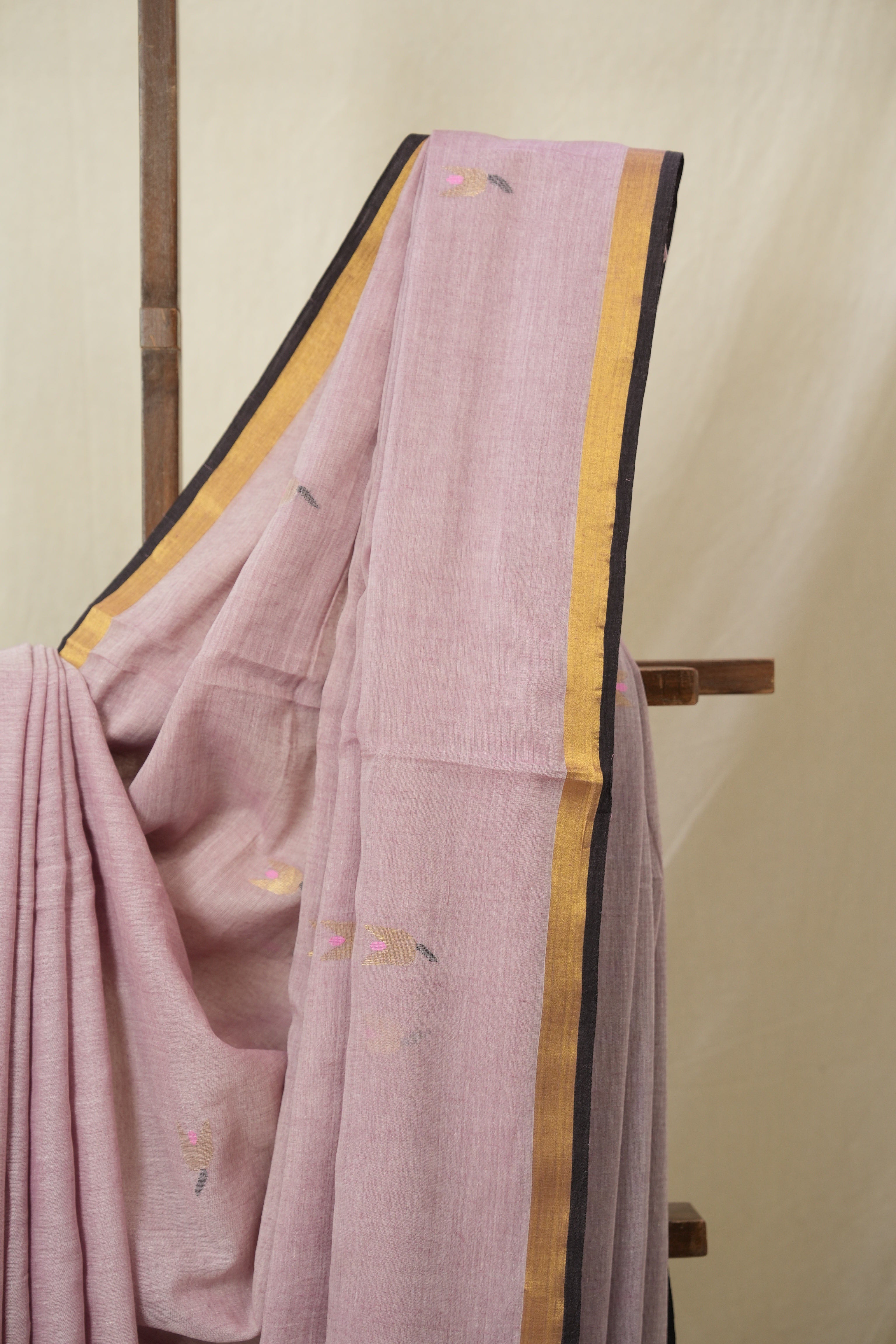 Light Pink Mul Bengal Cotton Jamdani Saree - SRLPBCJS237