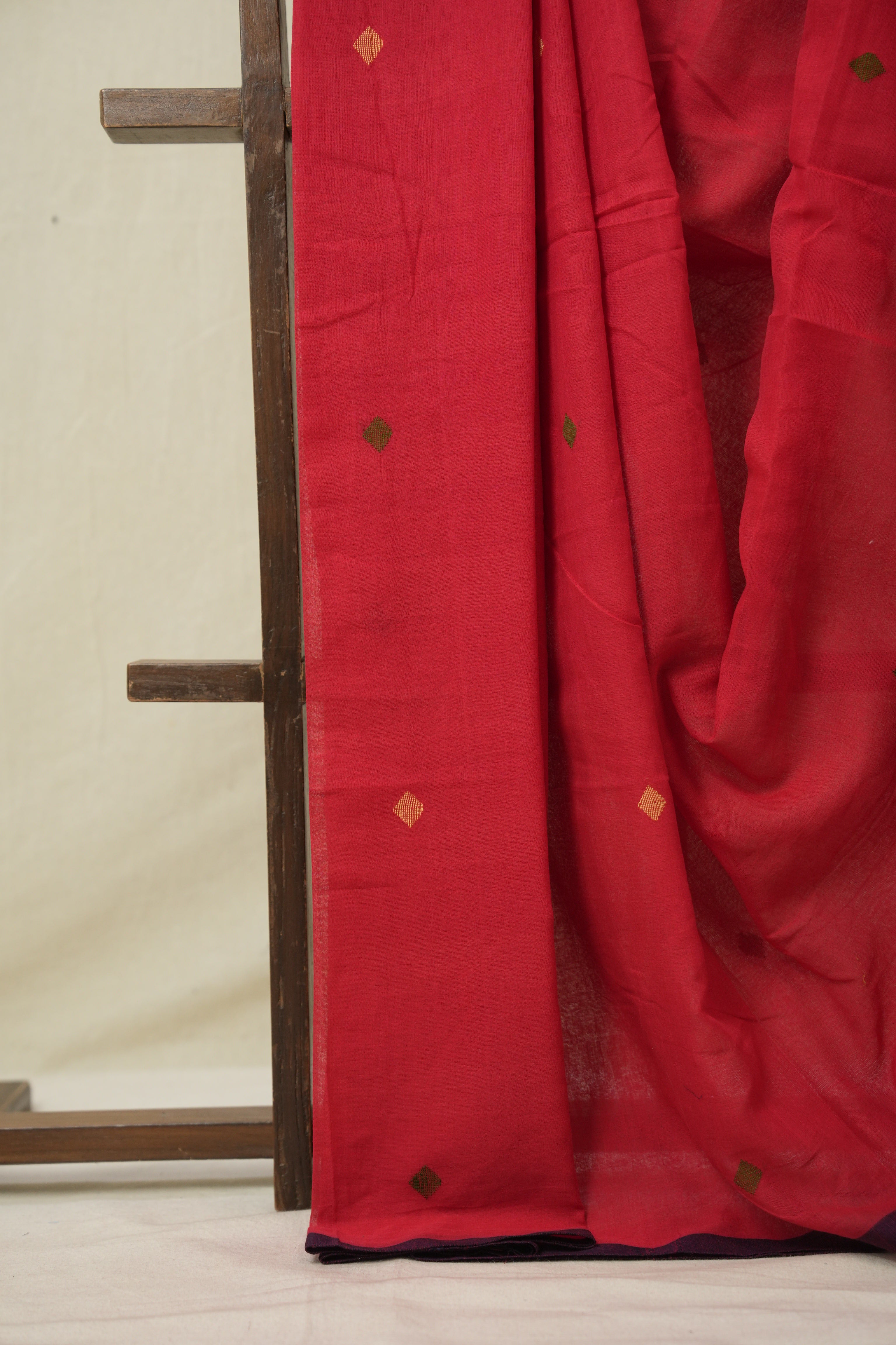 Red Mul Bengal Cotton Jamdani Saree - SRRBCJS234