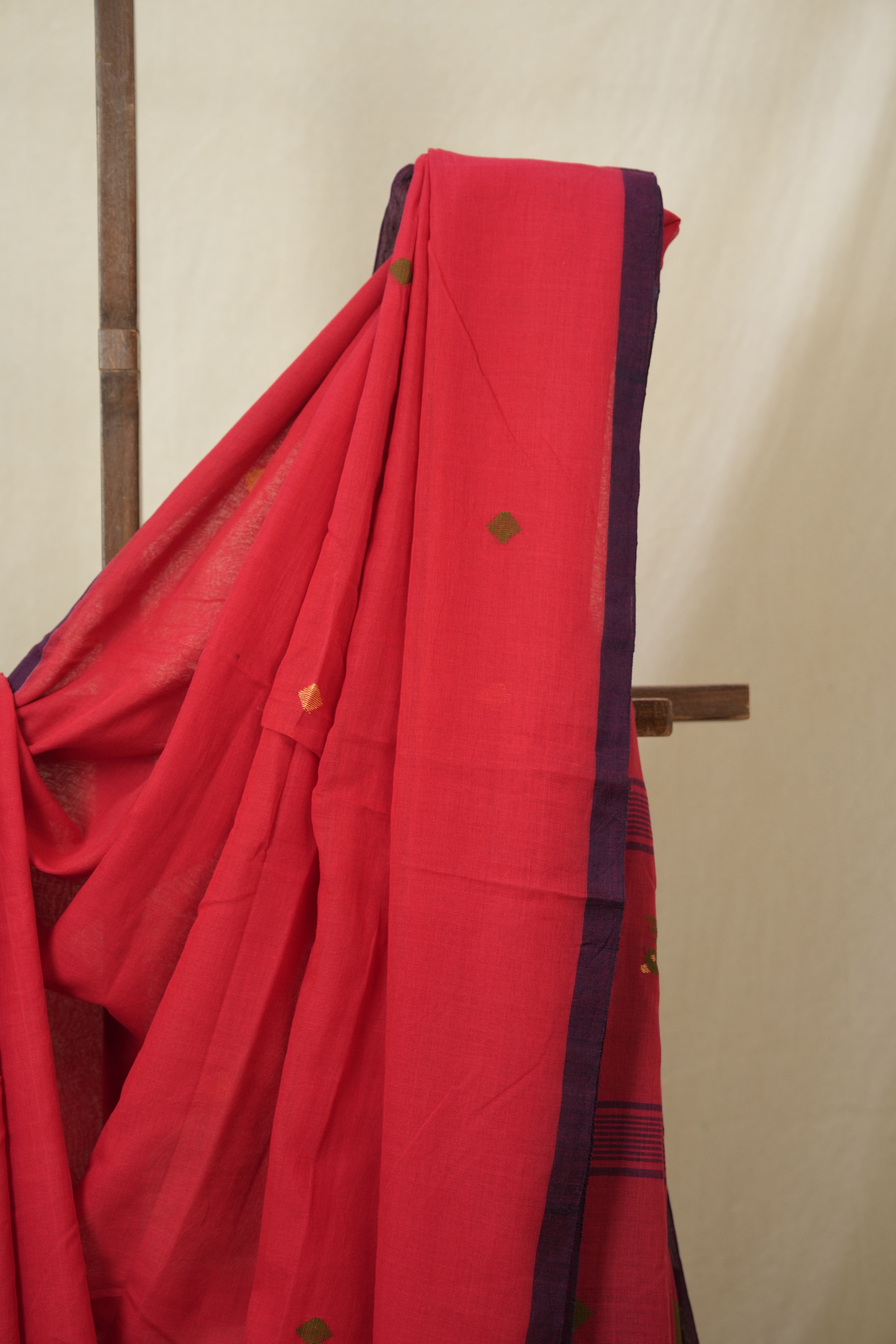 Red Mul Bengal Cotton Jamdani Saree - SRRBCJS234
