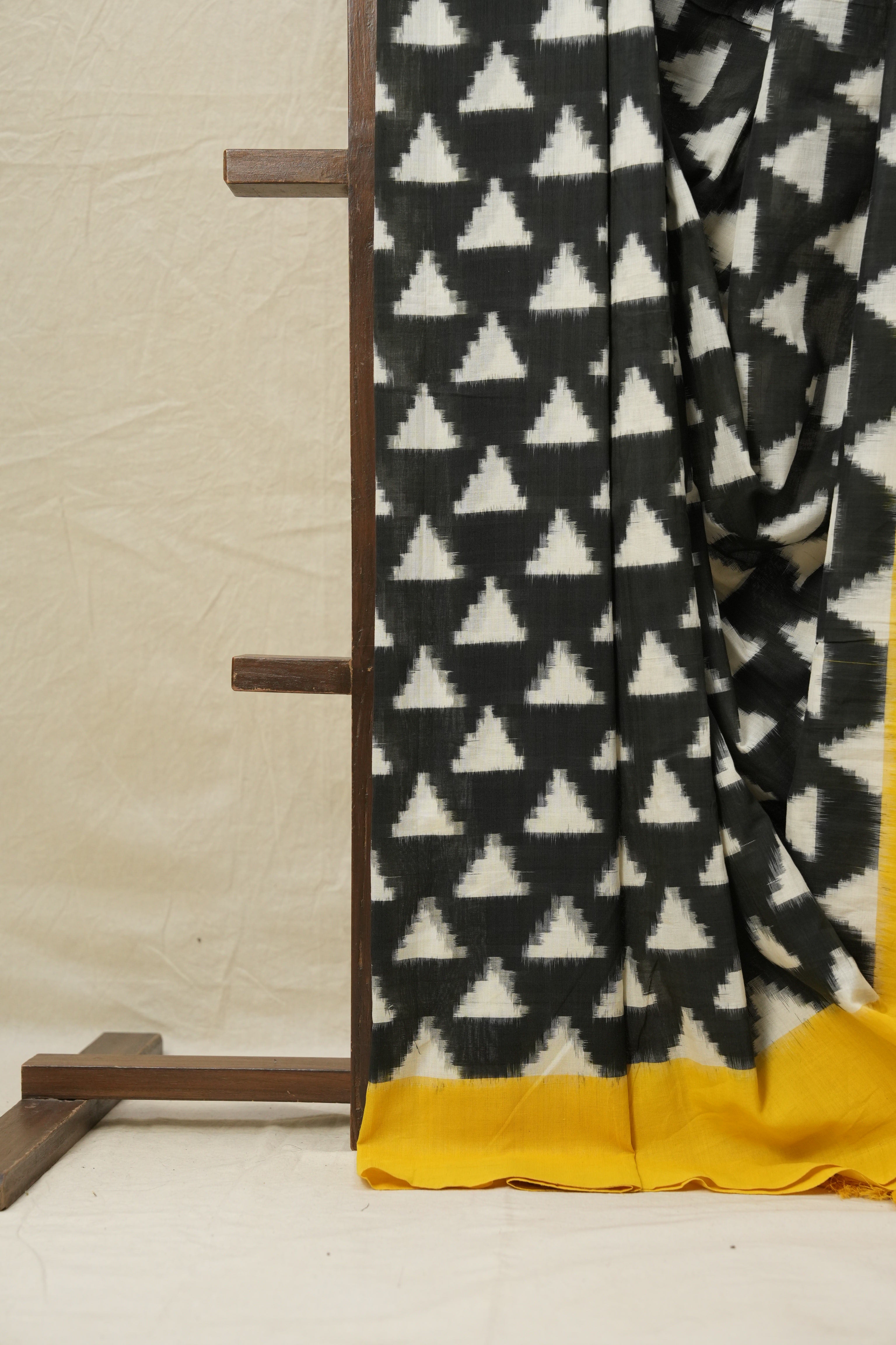 Black Pochampalli Cotton Ikat Saree - SRBPCIS431