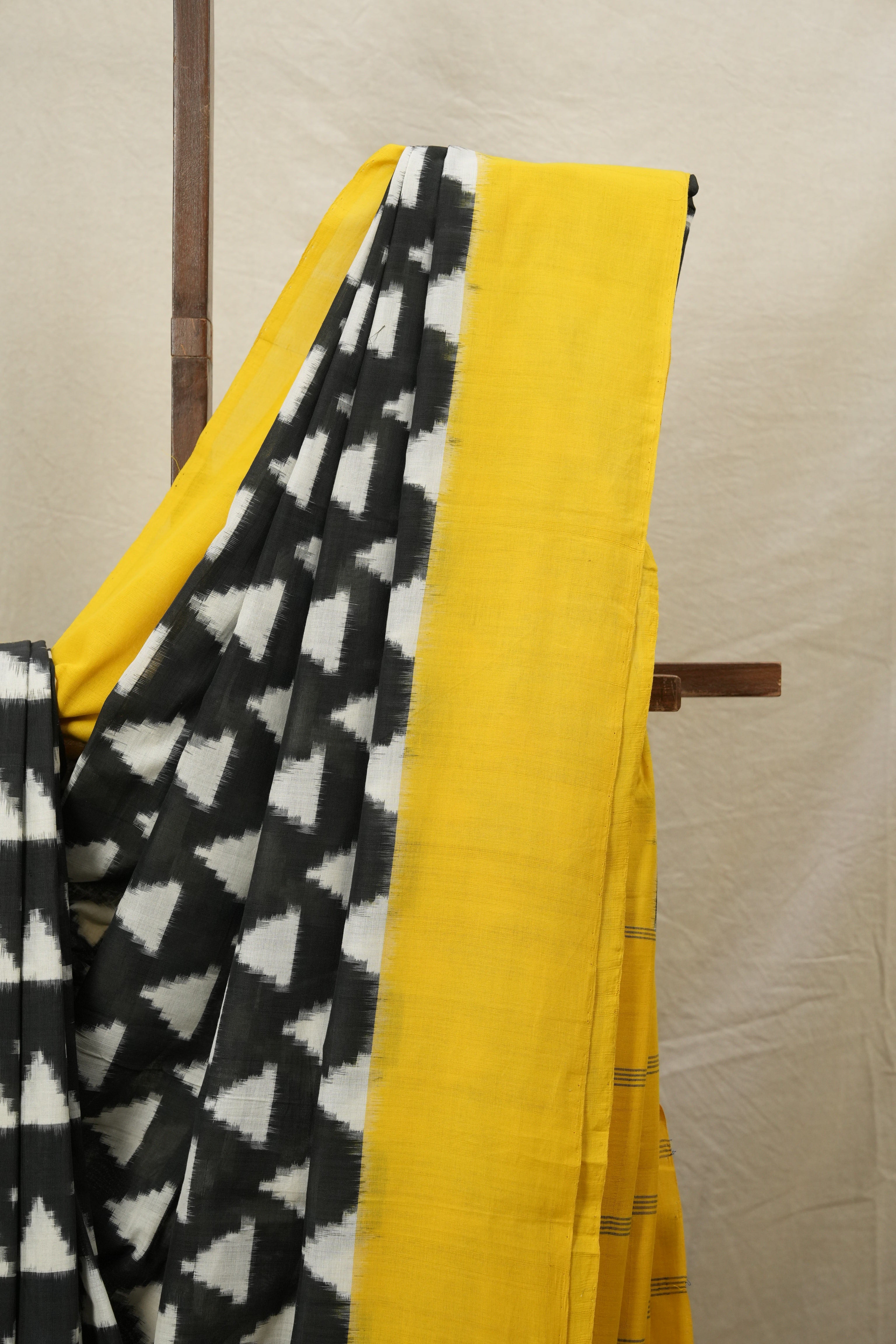 Black Pochampalli Cotton Ikat Saree - SRBPCIS431
