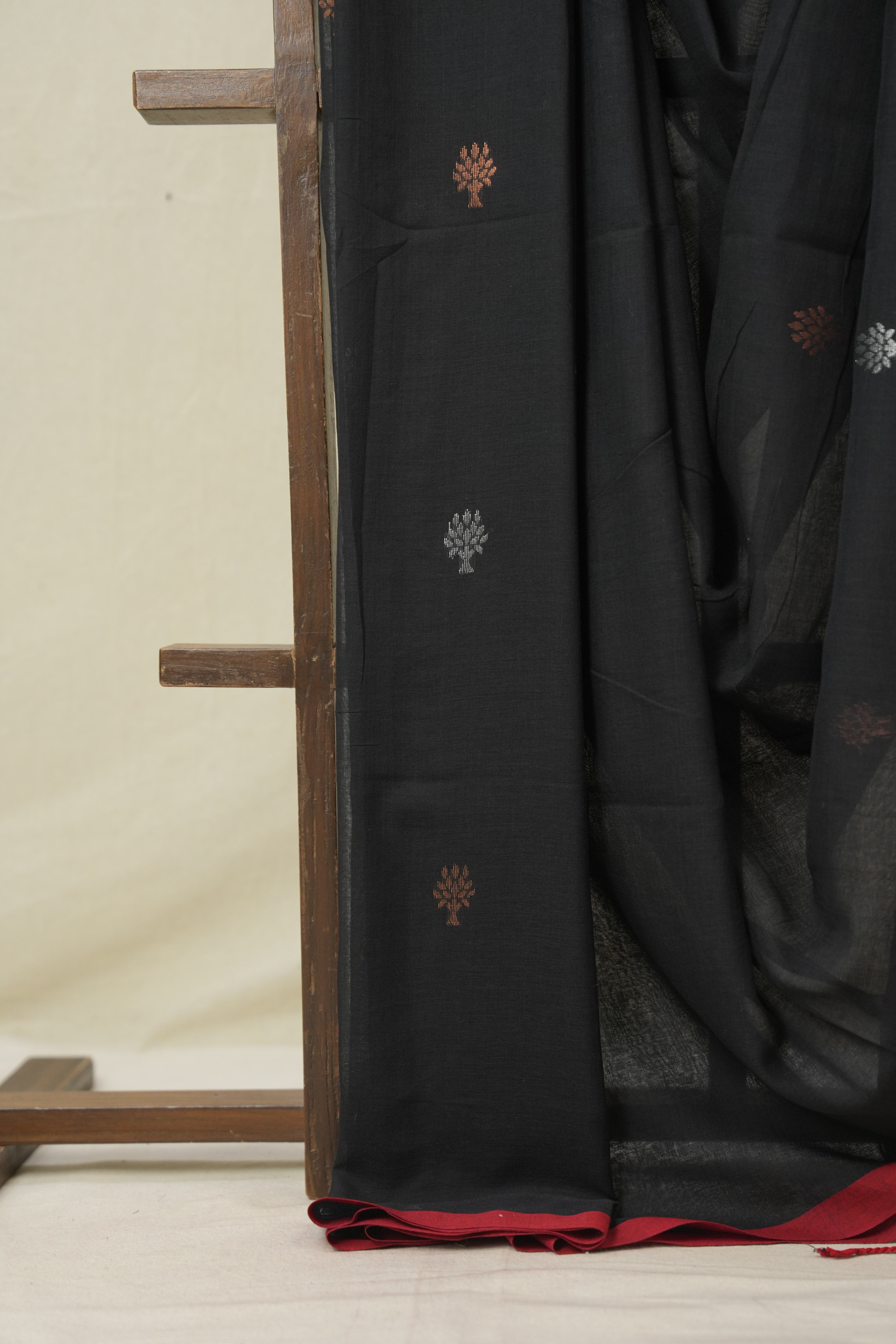 Black Bengal Mul Cotton Saree - SRBBMCS072