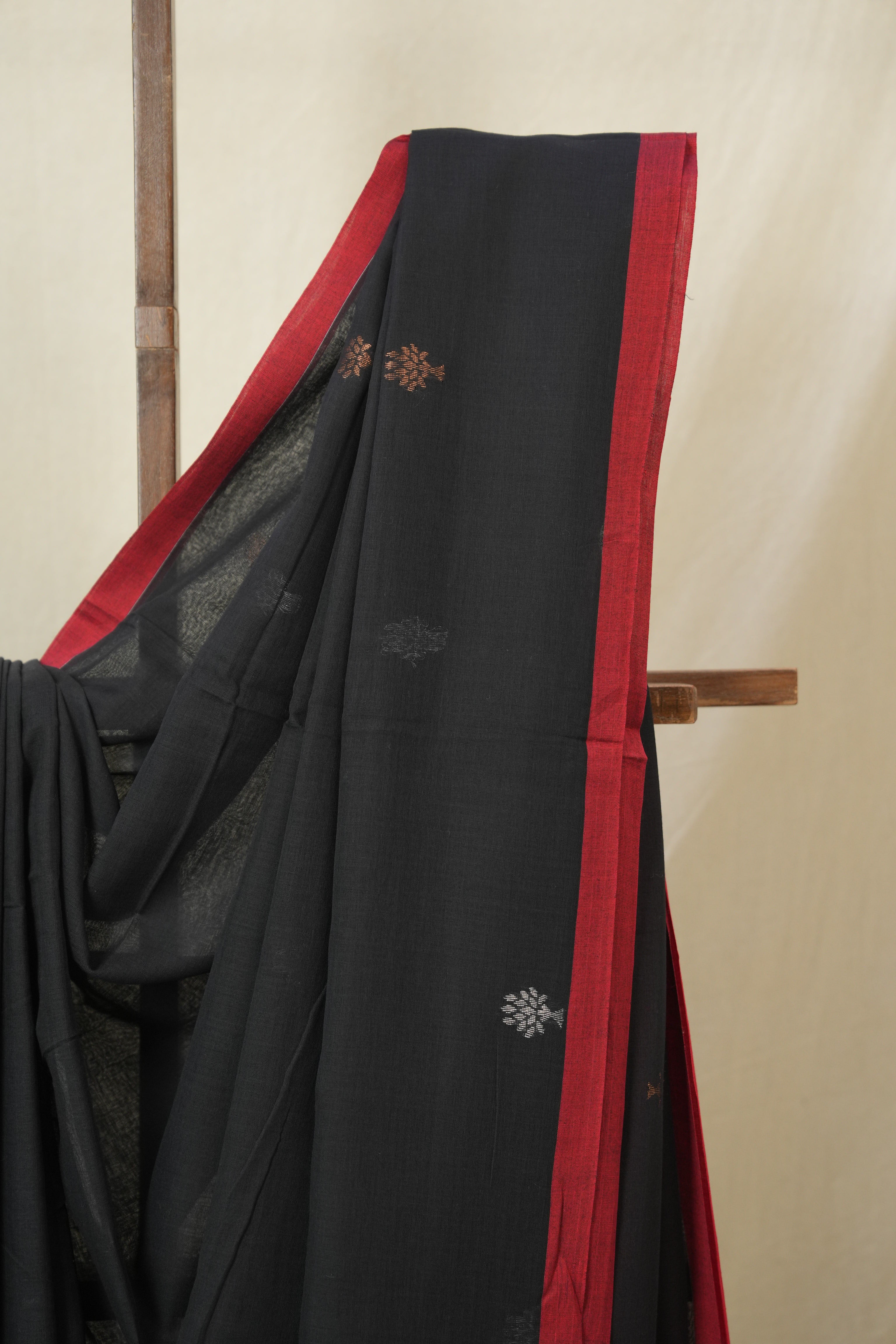 Black Bengal Mul Cotton Saree - SRBBMCS072