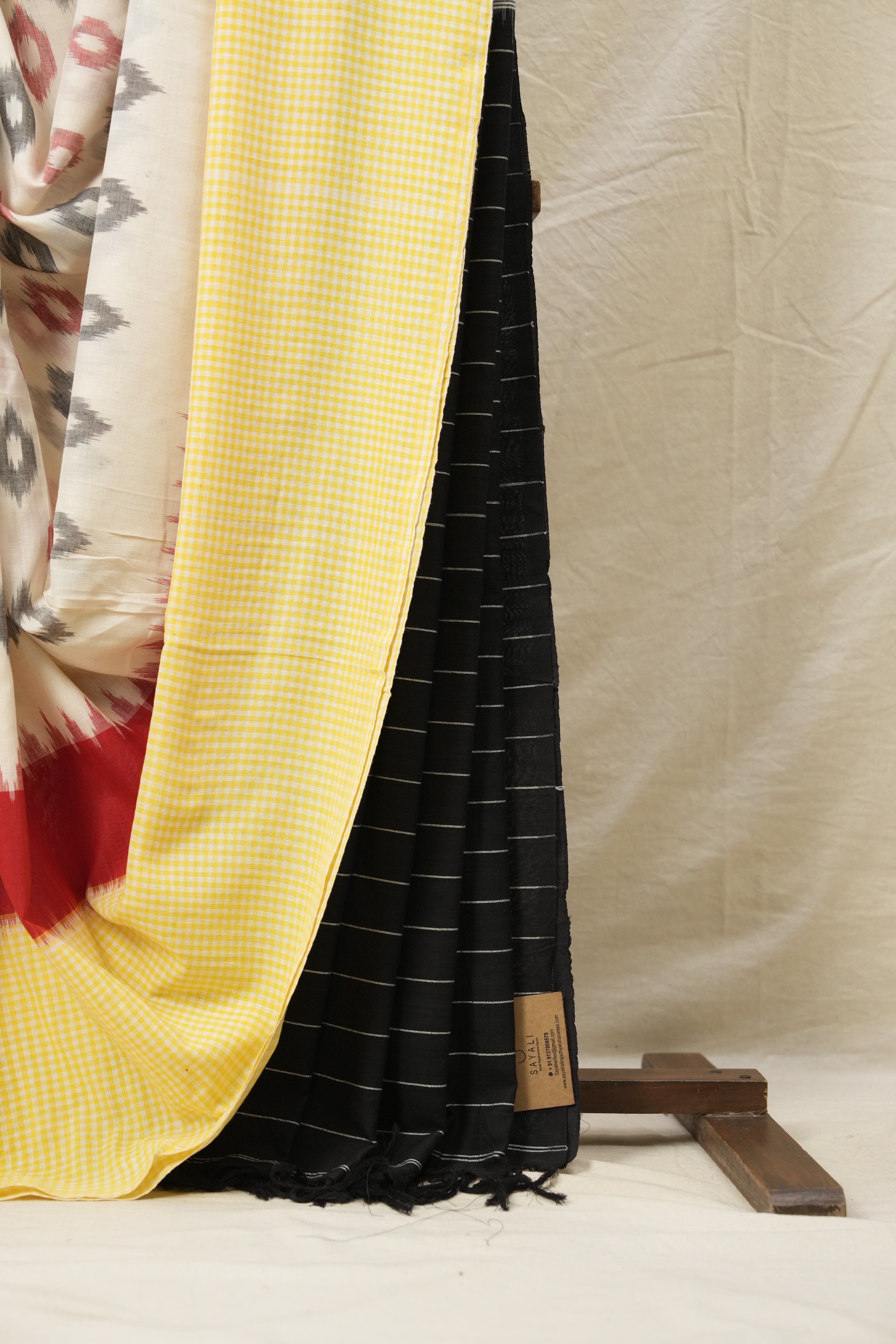 White Pochampalli Cotton Ikat Saree-SRWPCIS155