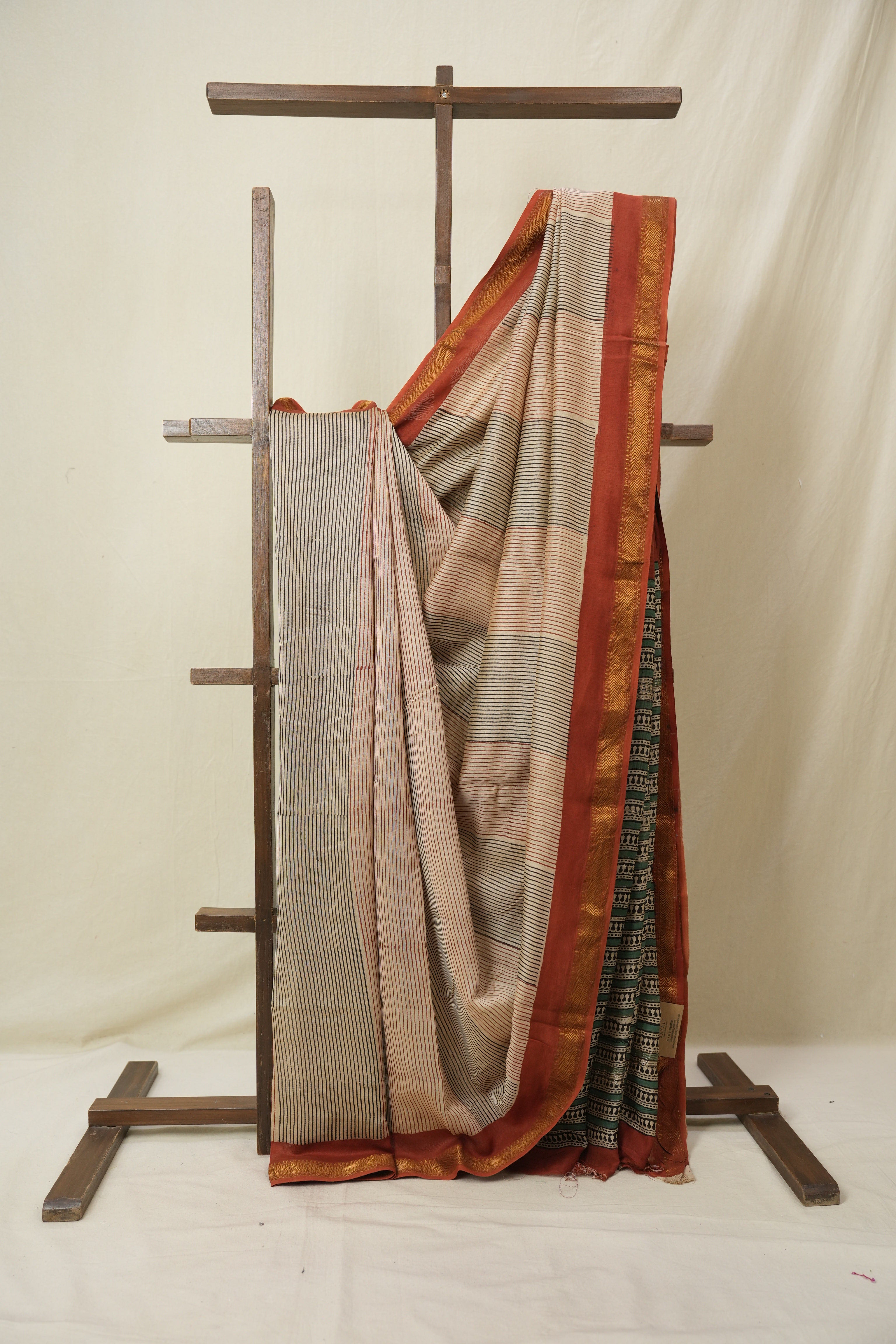 Beige HBP Cotton Silk Saree With Maheshwari Border - SRBCSS1576