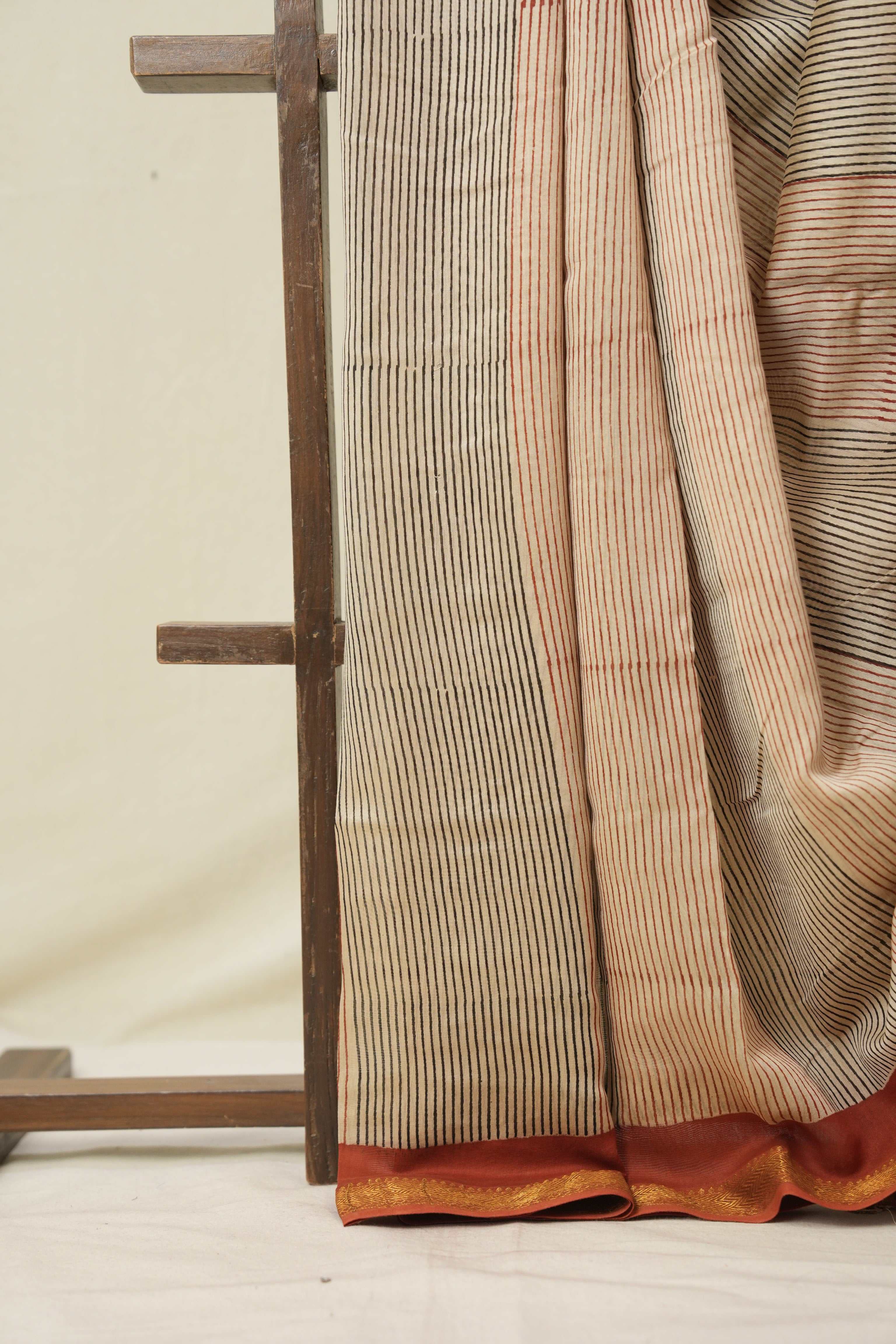 Beige HBP Cotton Silk Saree With Maheshwari Border - SRBCSS1576