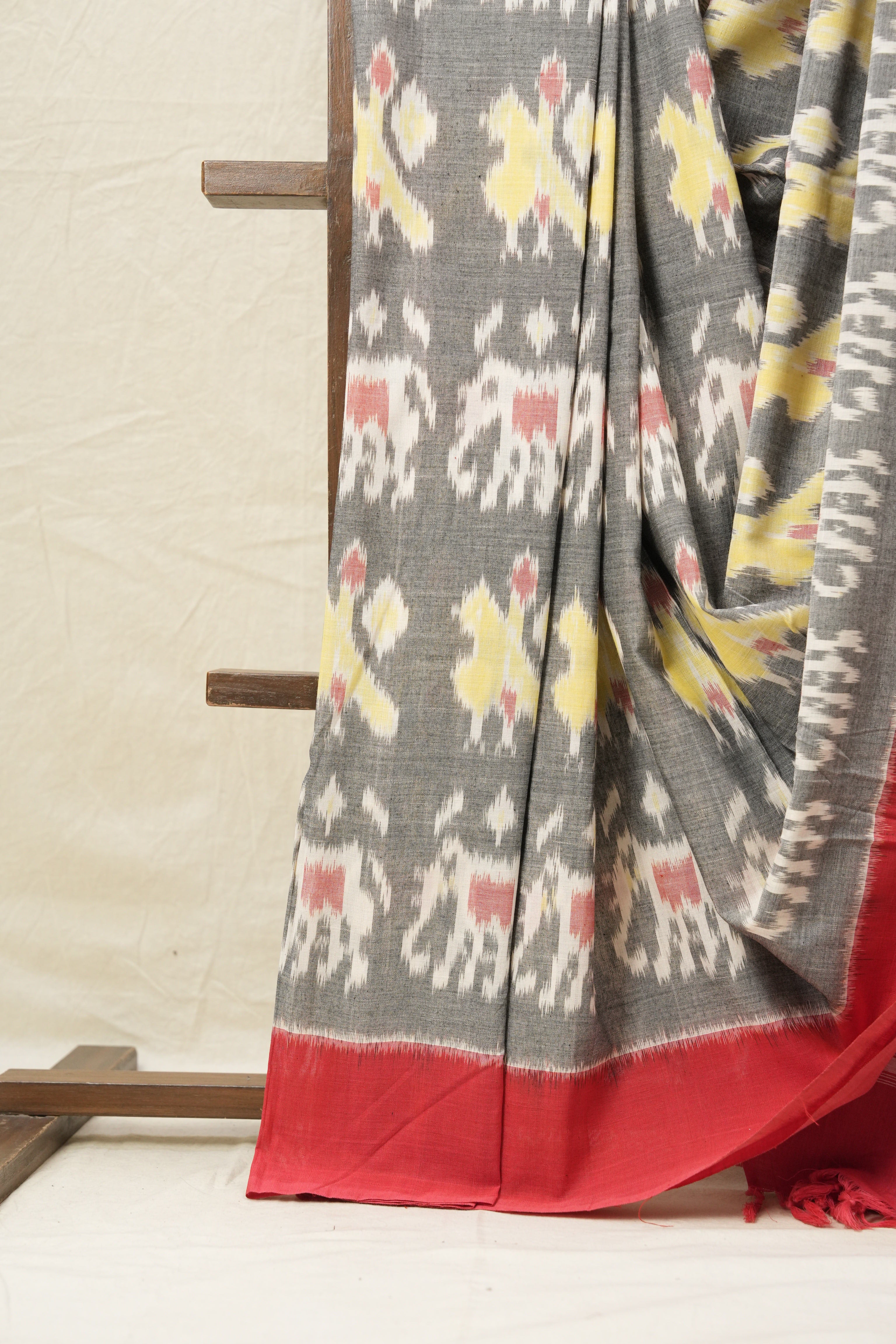 Grey Pochampalli Cotton Ikat Saree - SRGPCIS423