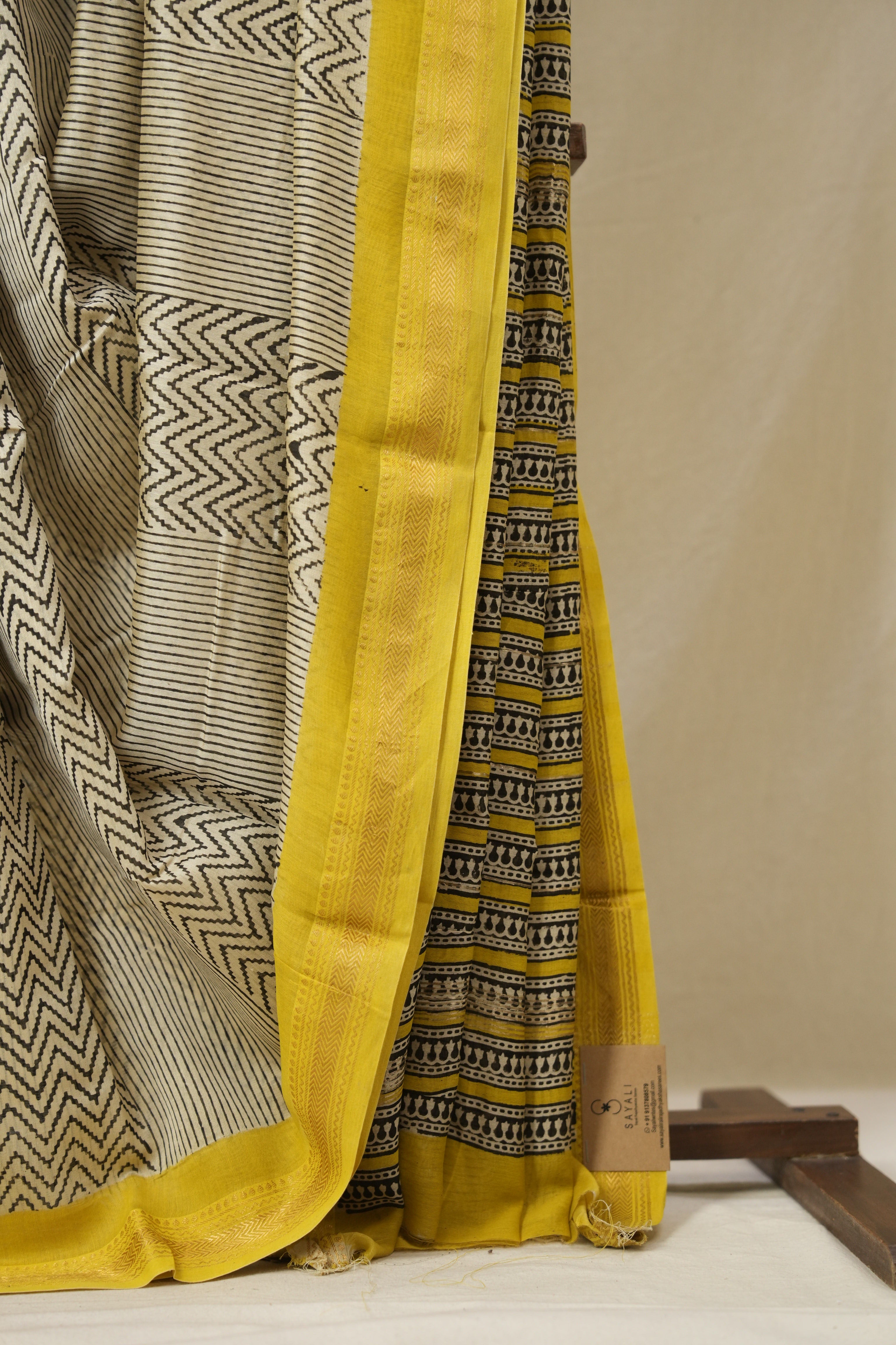 Cream Beige HBP Cotton Silk Saree With Maheshwari Border - SRCBCSS1578