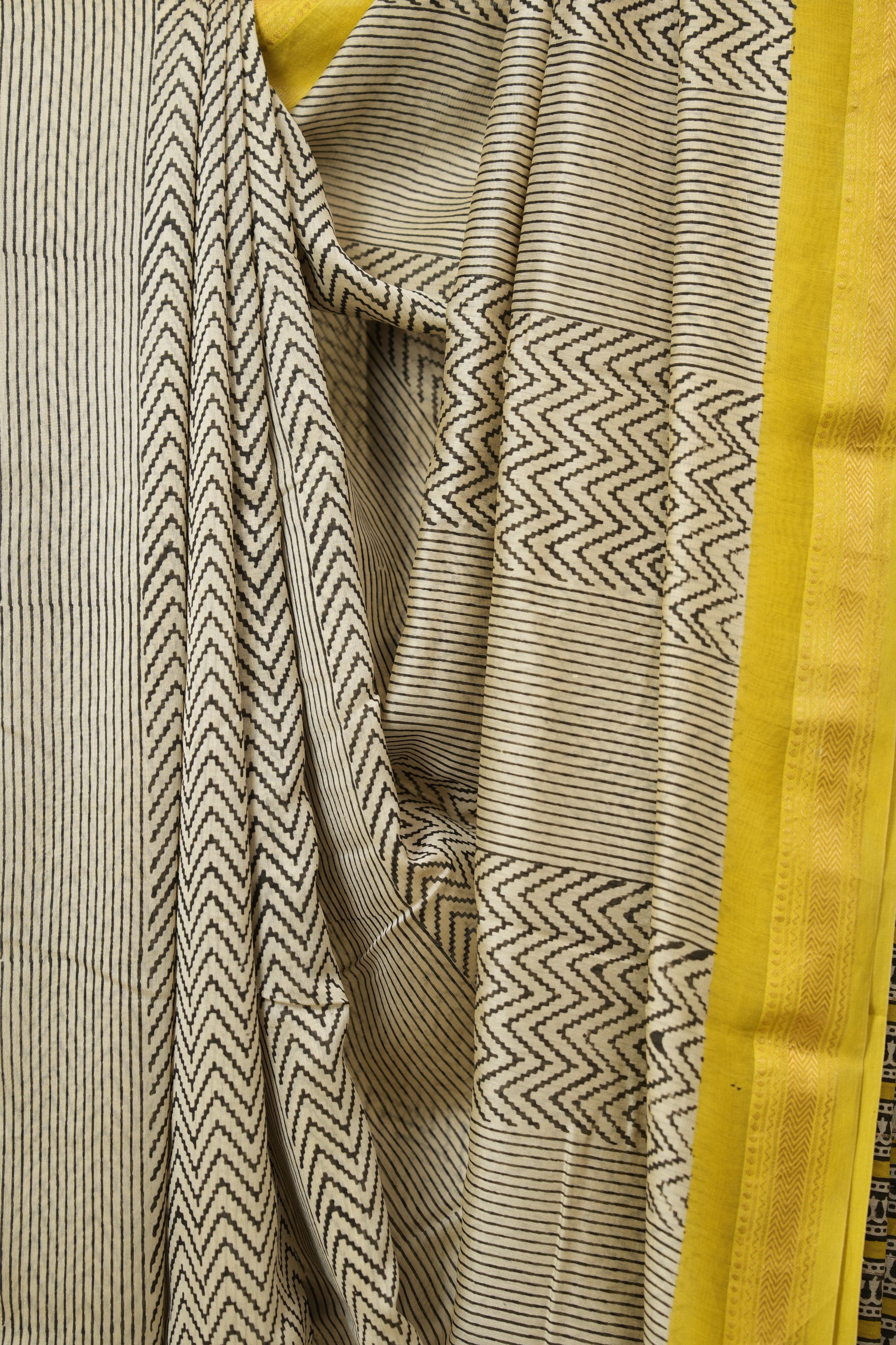Cream Beige HBP Cotton Silk Saree With Maheshwari Border - SRCBCSS1578