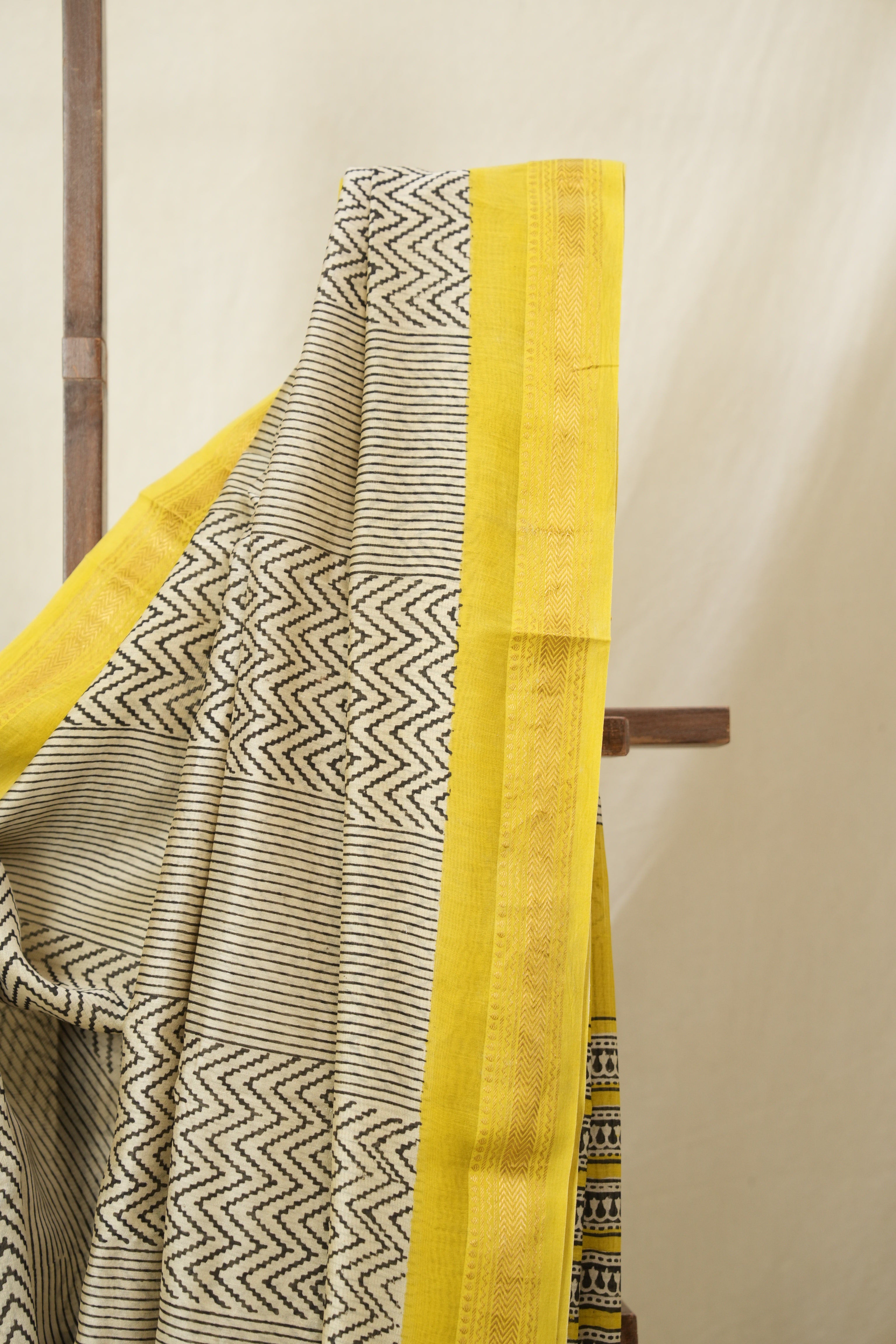 Cream Beige HBP Cotton Silk Saree With Maheshwari Border - SRCBCSS1578