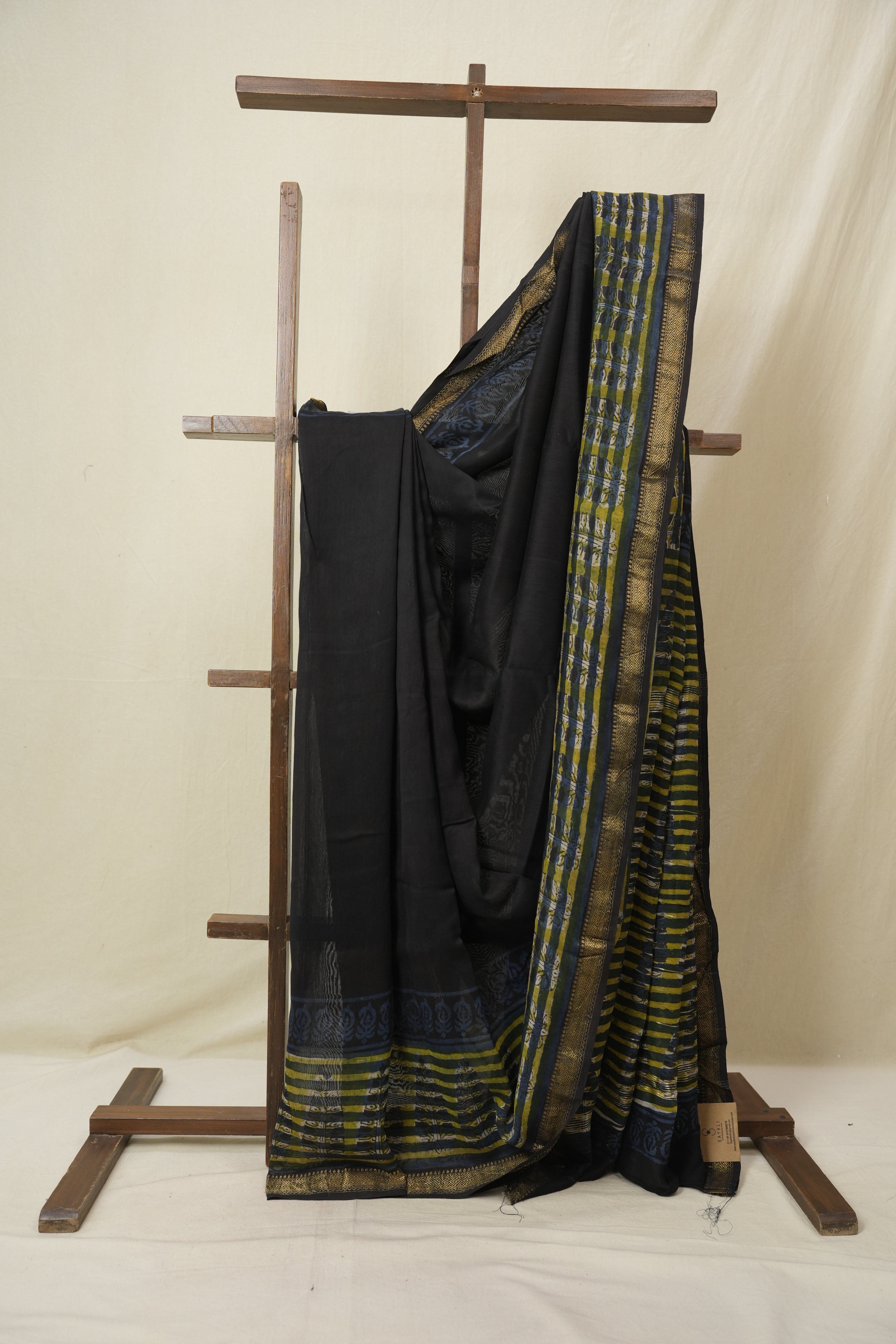 Black HBP Cotton Silk Saree With Maheshwari Border - SRBCSS1605