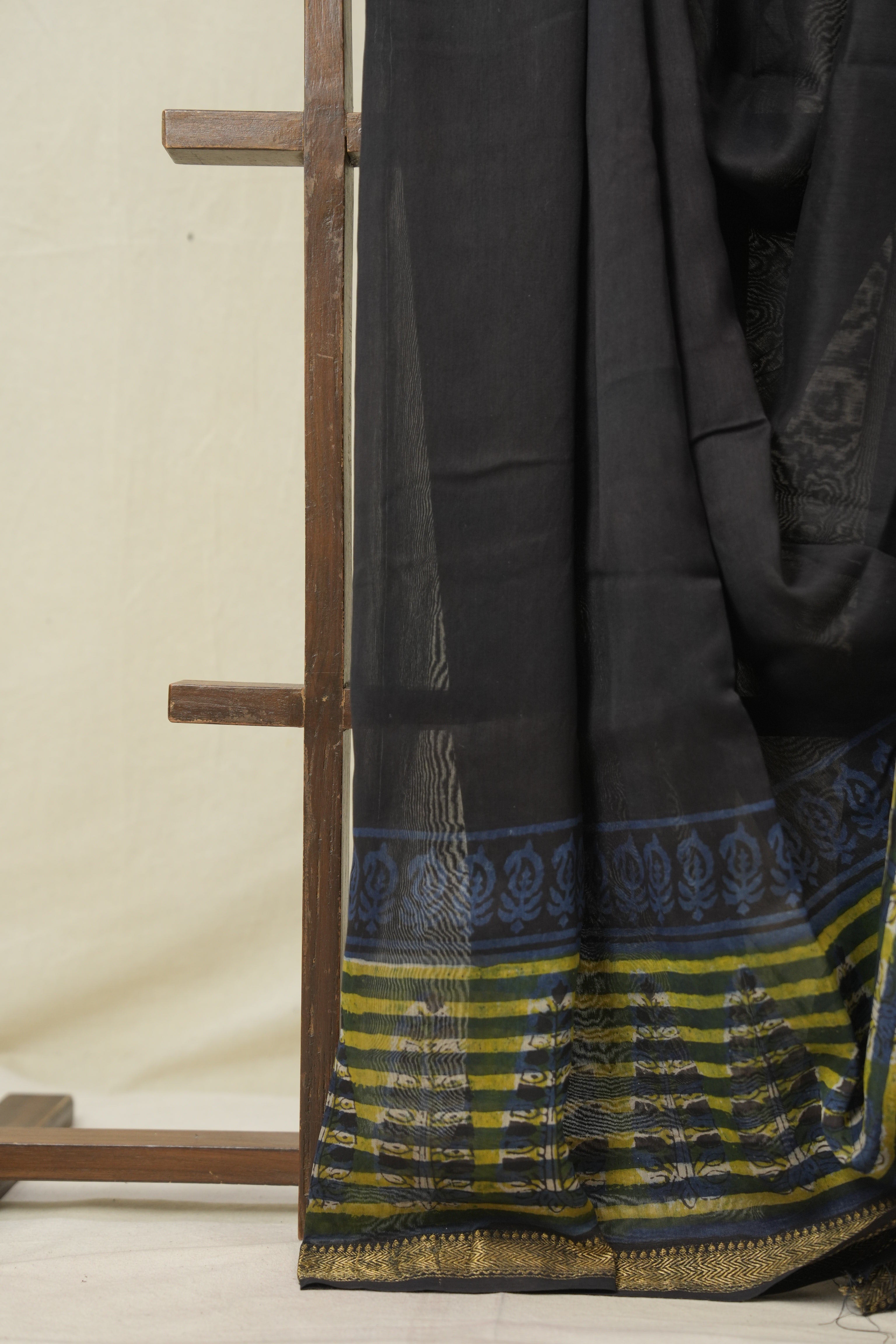 Black HBP Cotton Silk Saree With Maheshwari Border - SRBCSS1605