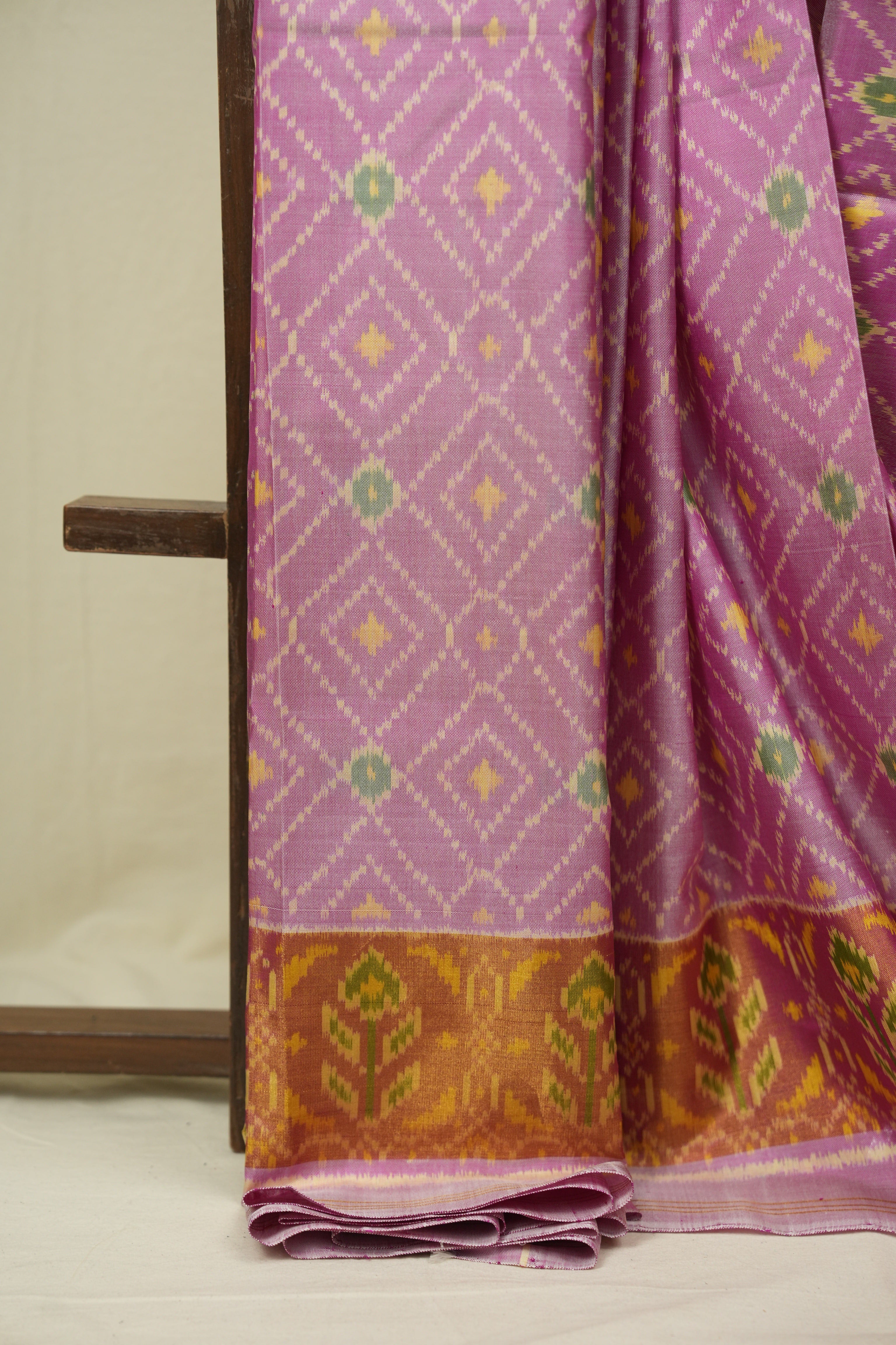 Light Pink Rajkot Patola Silk Saree - SRLPRPSS651