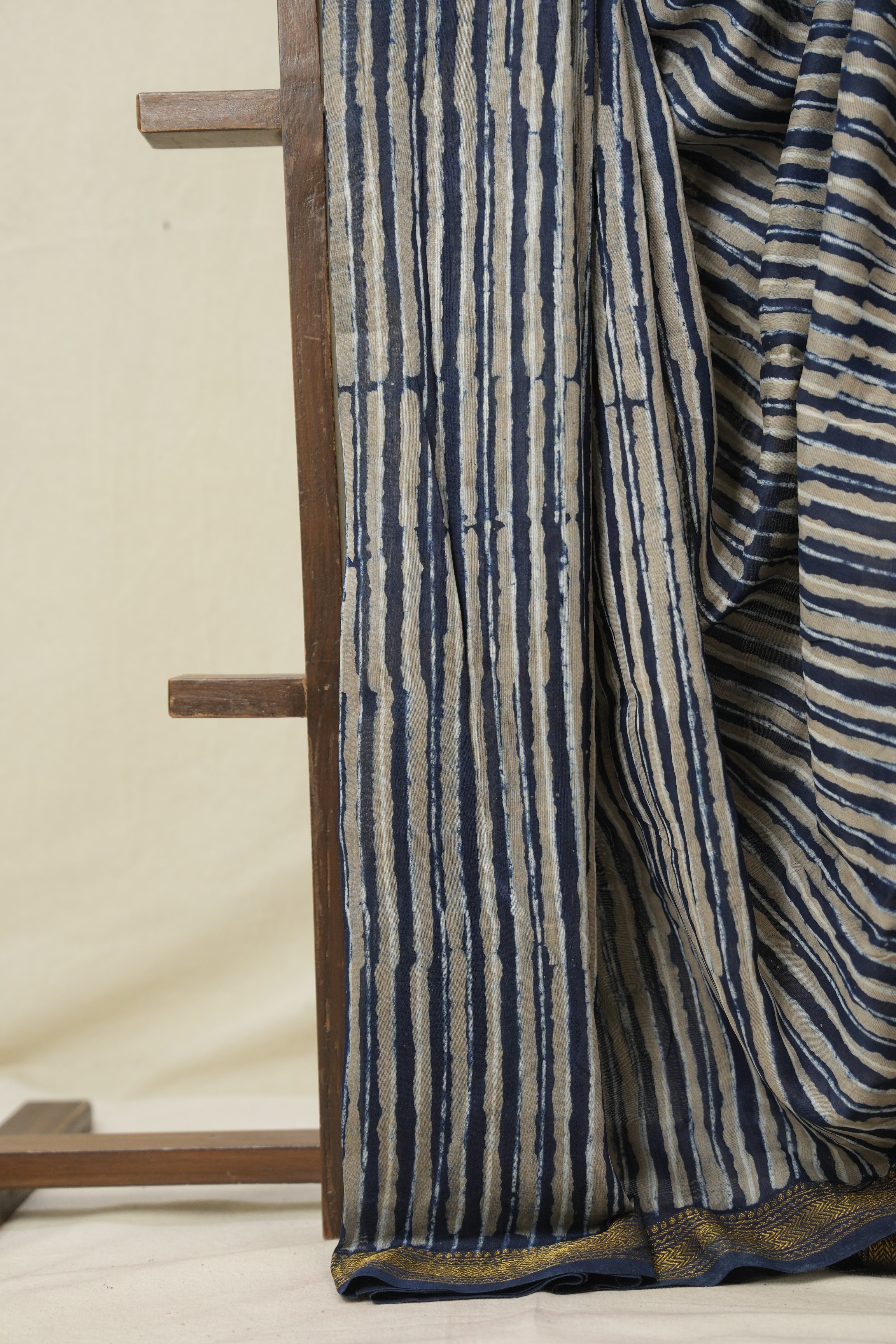 Indigo Beige HBP Cotton Silk Saree With Maheshwari Border - SRIBCSS1572