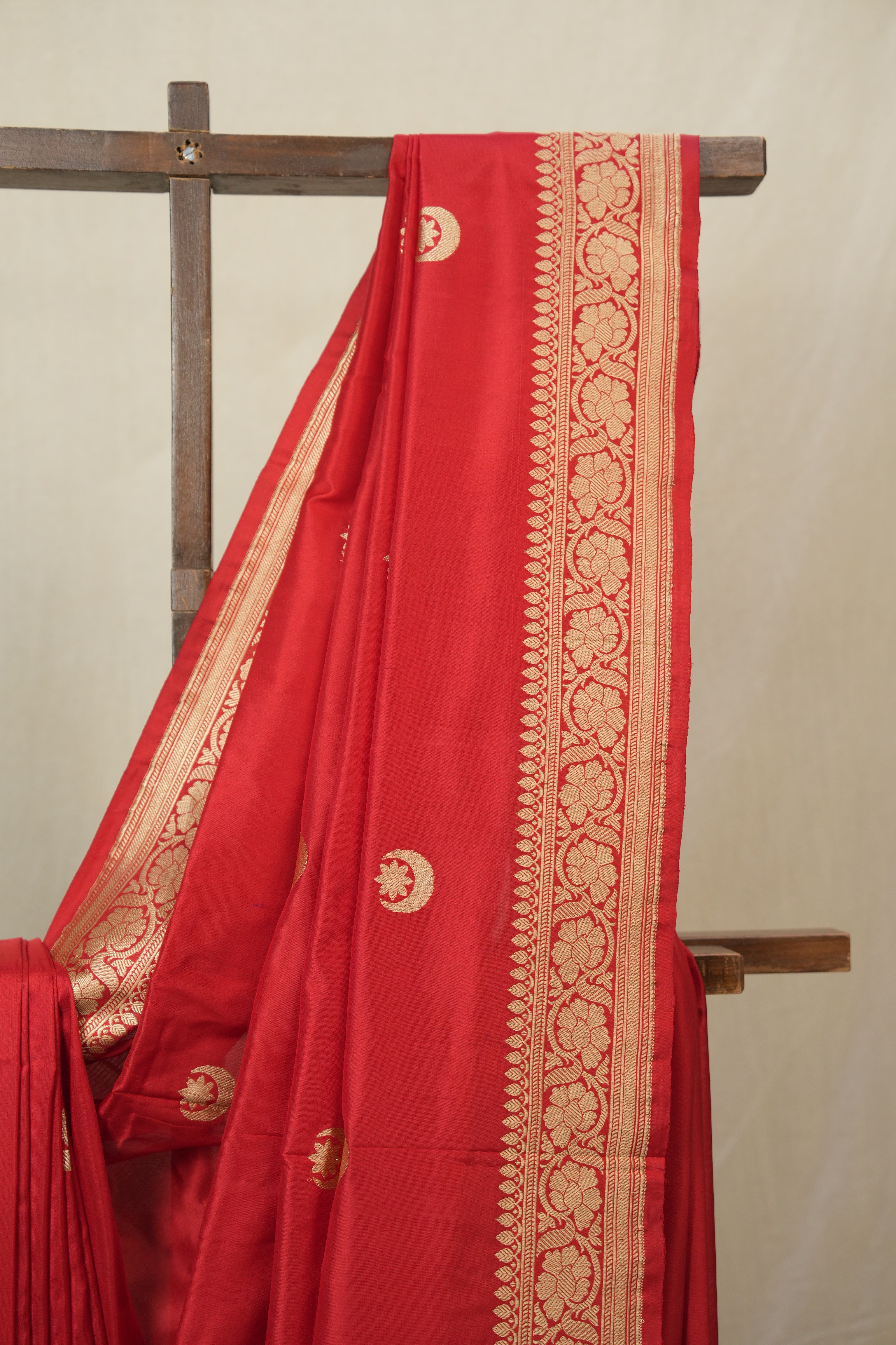 Red Banarasi Silk Saree - SRRBSS922