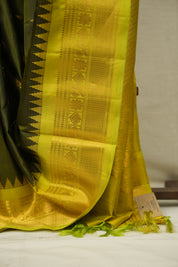 Green Gadwal Silk Saree - SRGGSS666