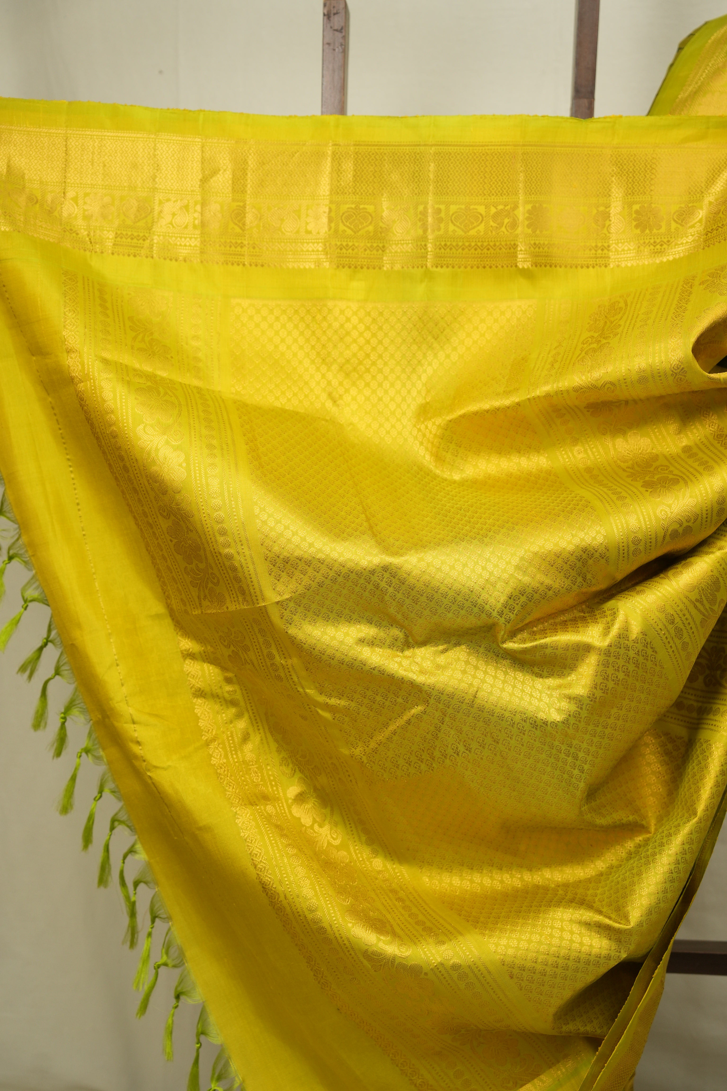 Green Gadwal Silk Saree - SRGGSS666