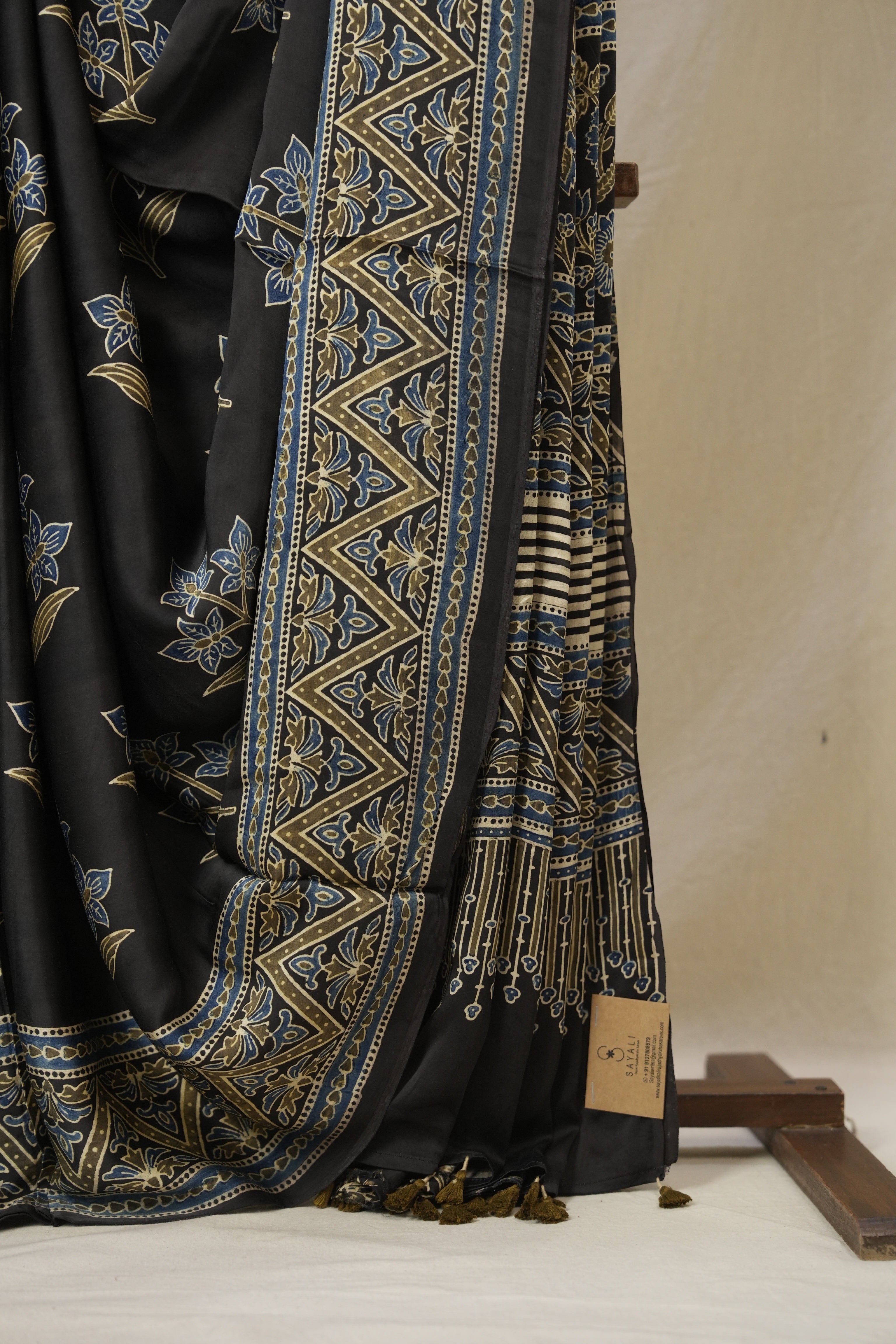 Black HBP Modal Silk Saree - SRBMSS600