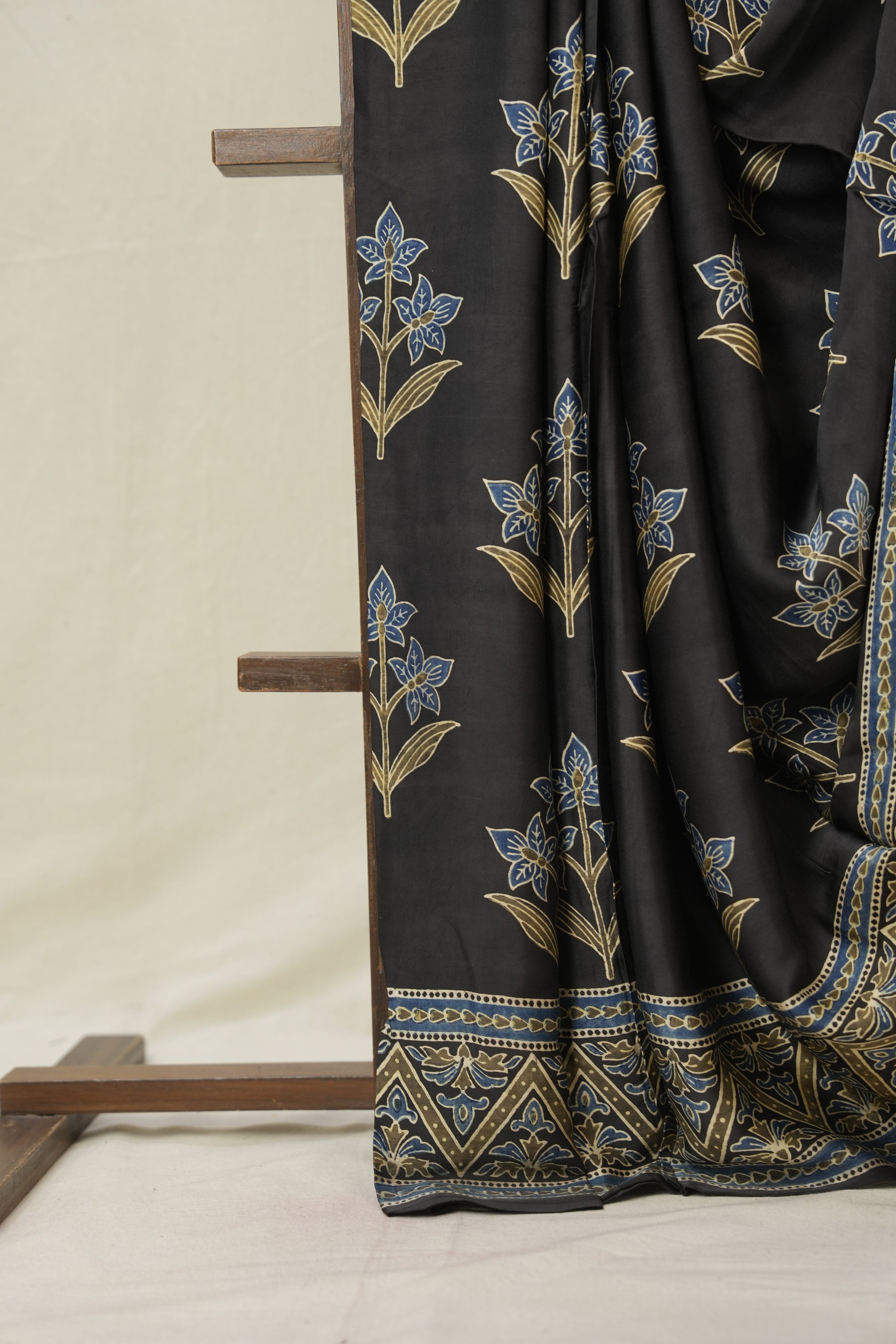 Black HBP Modal Silk Saree - SRBMSS600