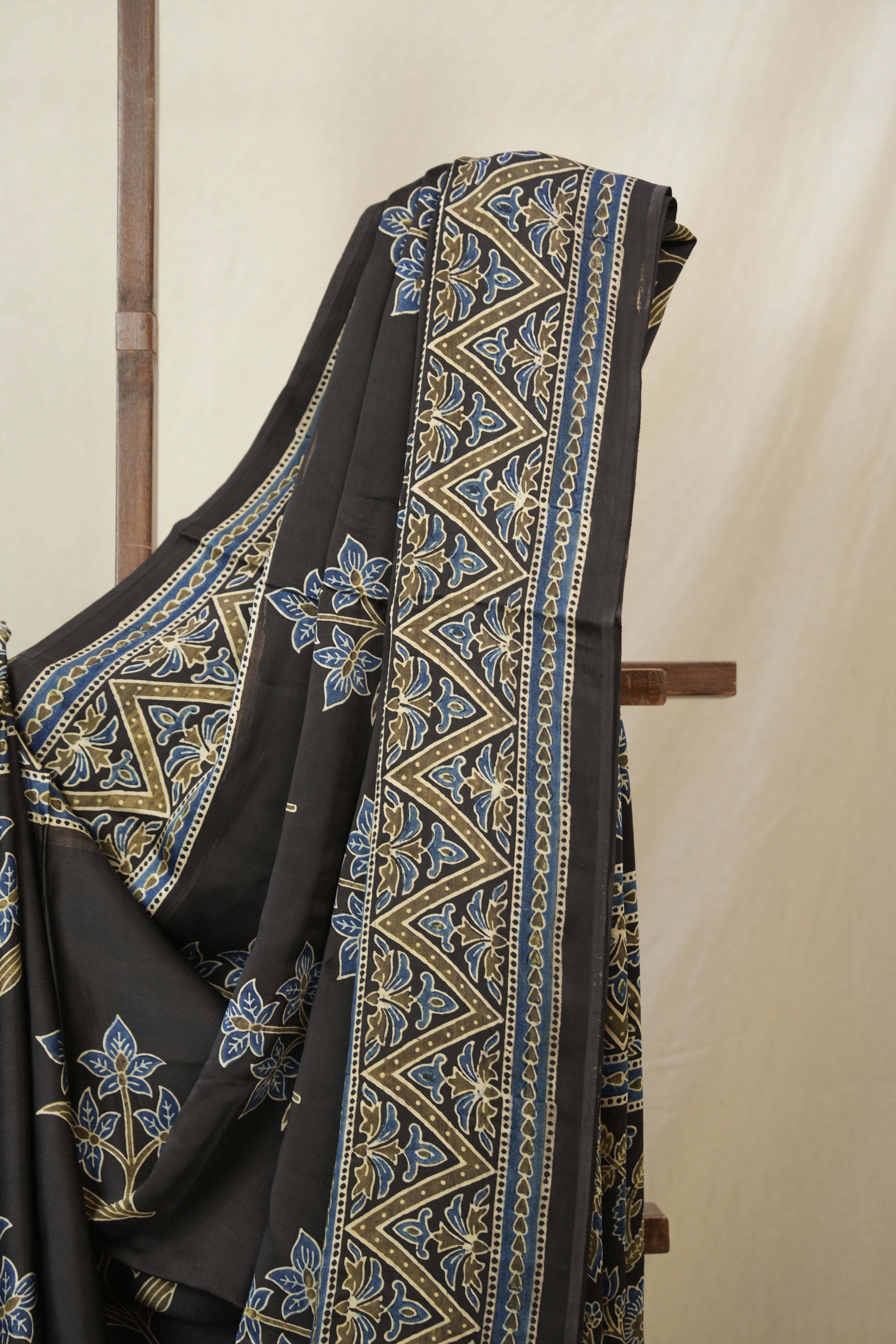 Black HBP Modal Silk Saree - SRBMSS600