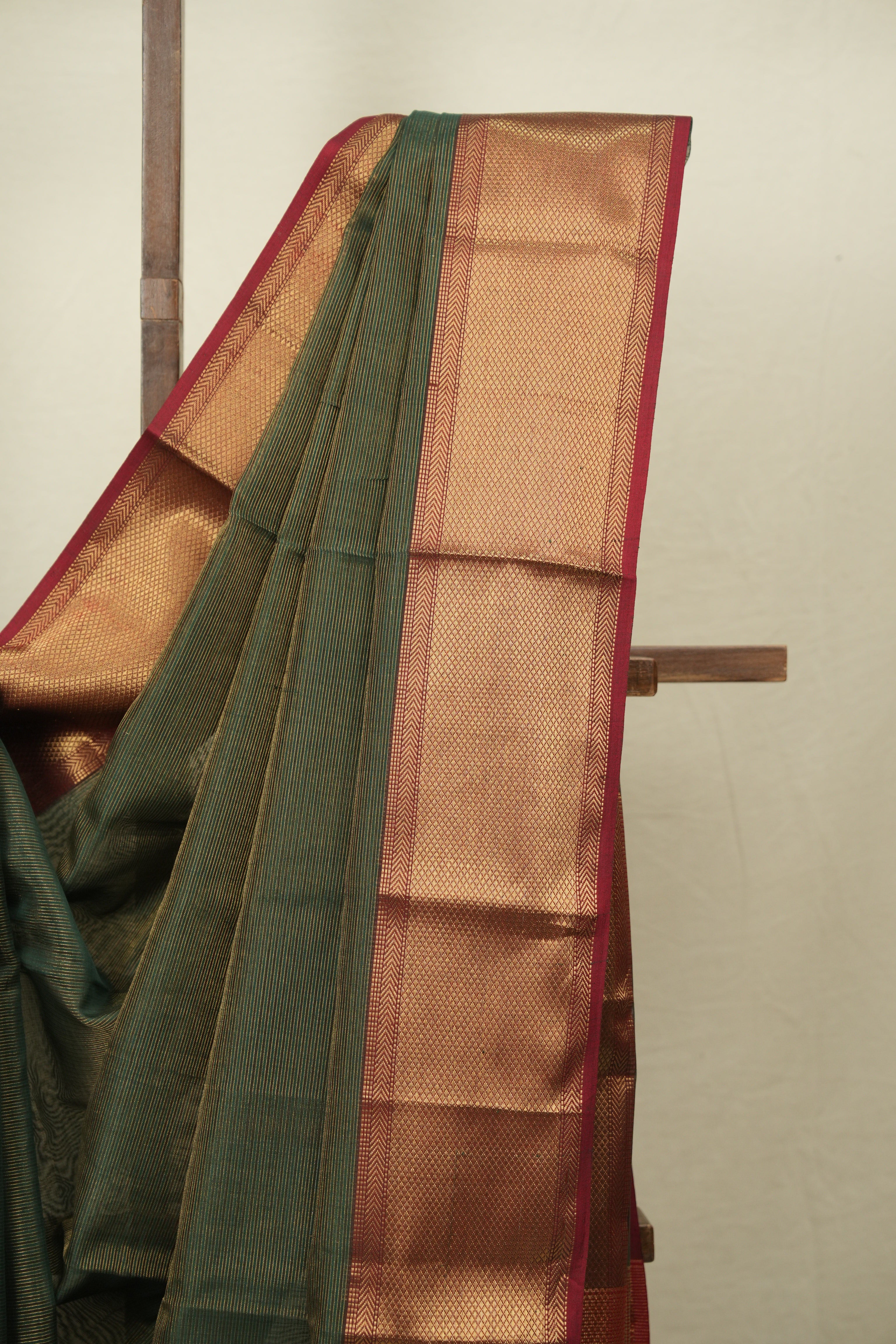 Deep Green Maheshwari Tissue Saree - SRDGMTS762