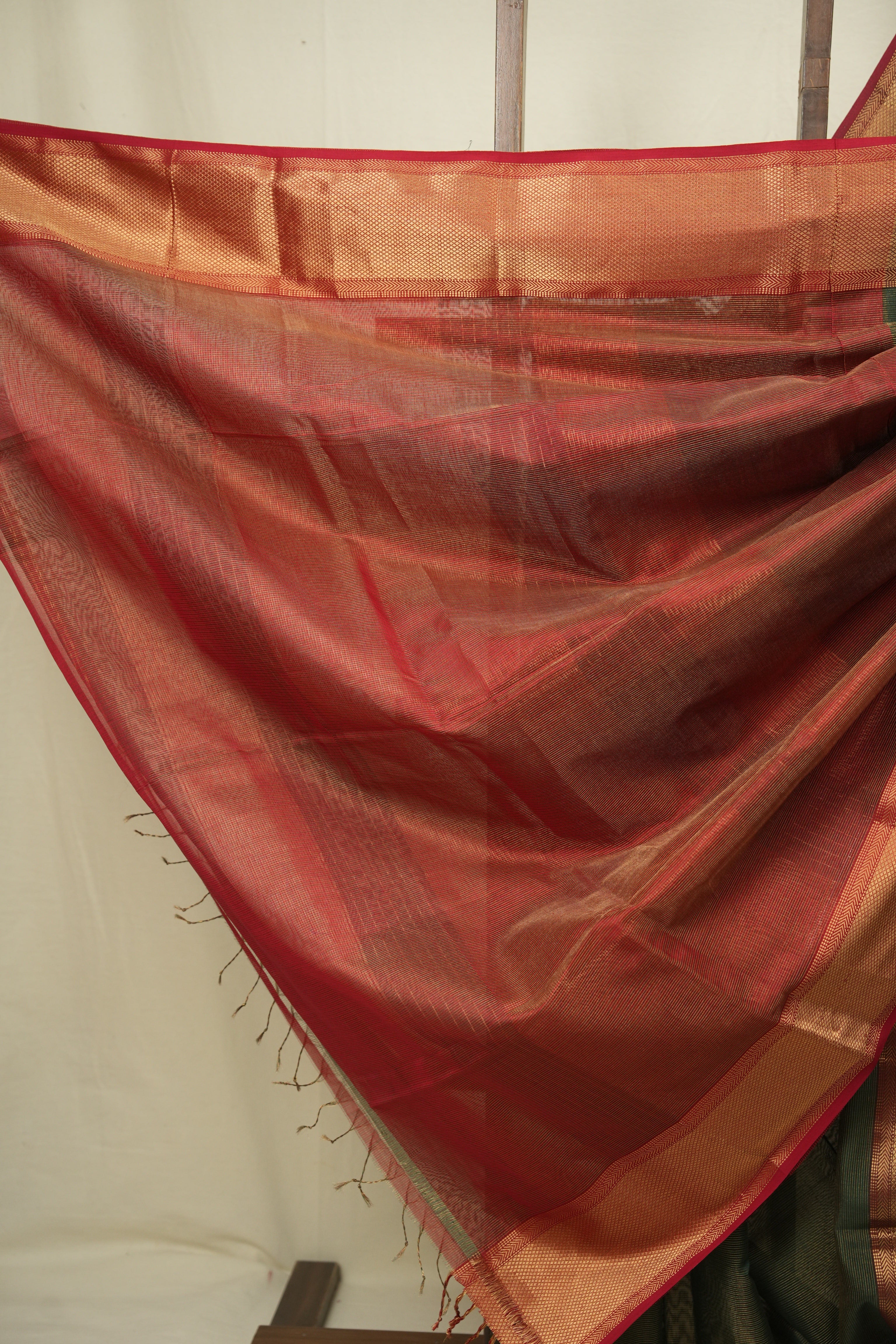 Deep Green Maheshwari Tissue Saree - SRDGMTS762