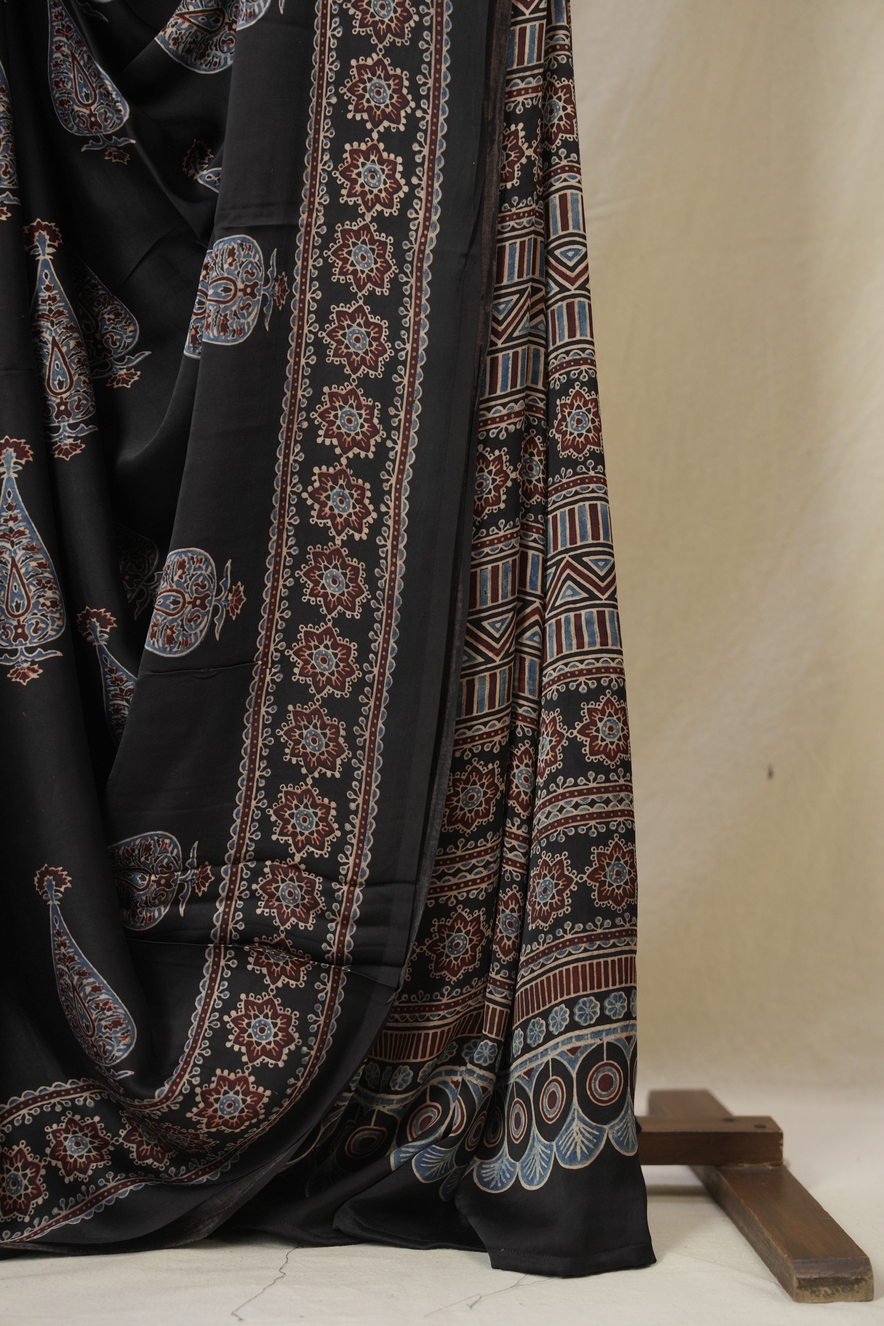 Black HBP Modal Silk Saree - SRBMSS613