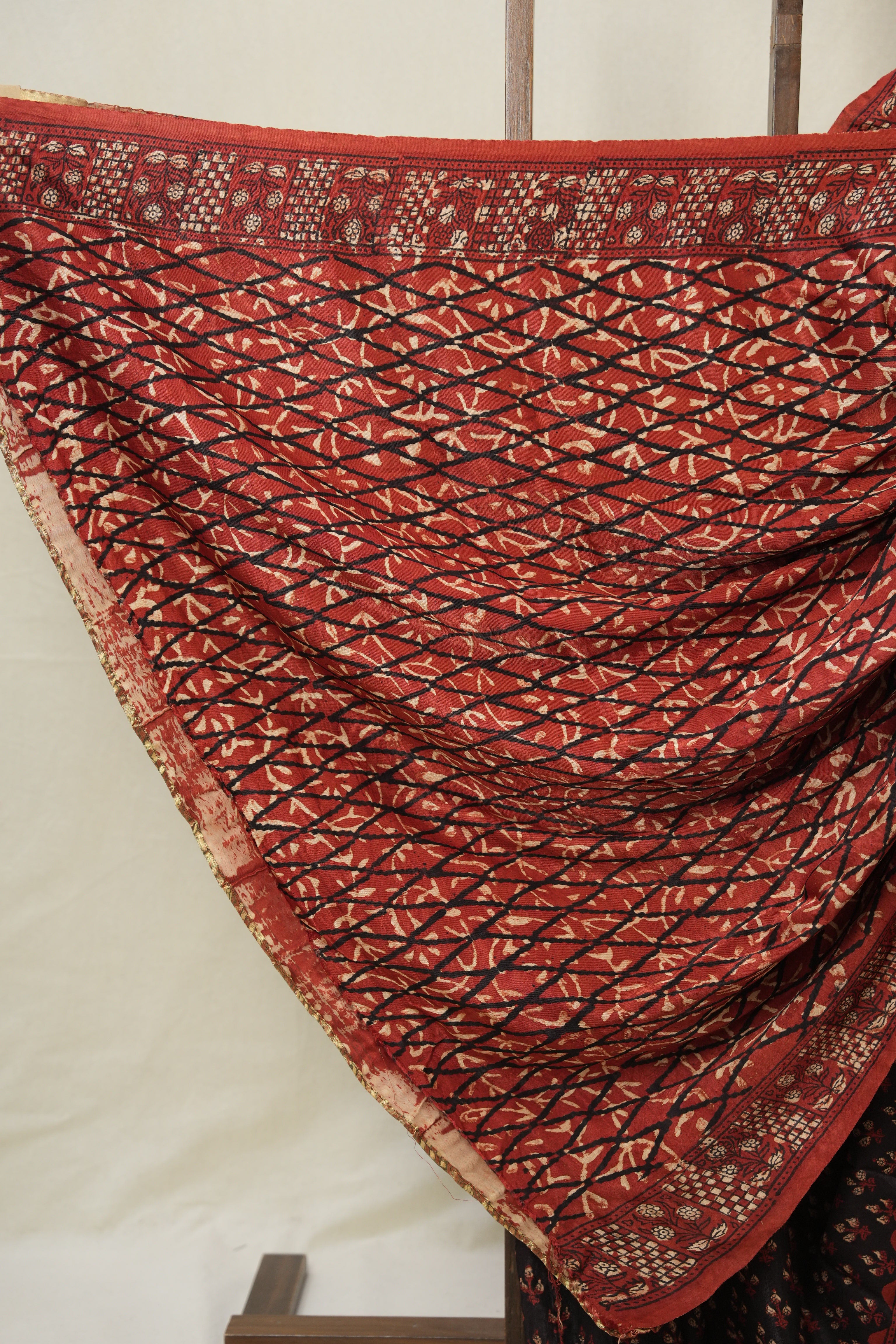 Black HBP Modal Silk Saree - SRBMSS646