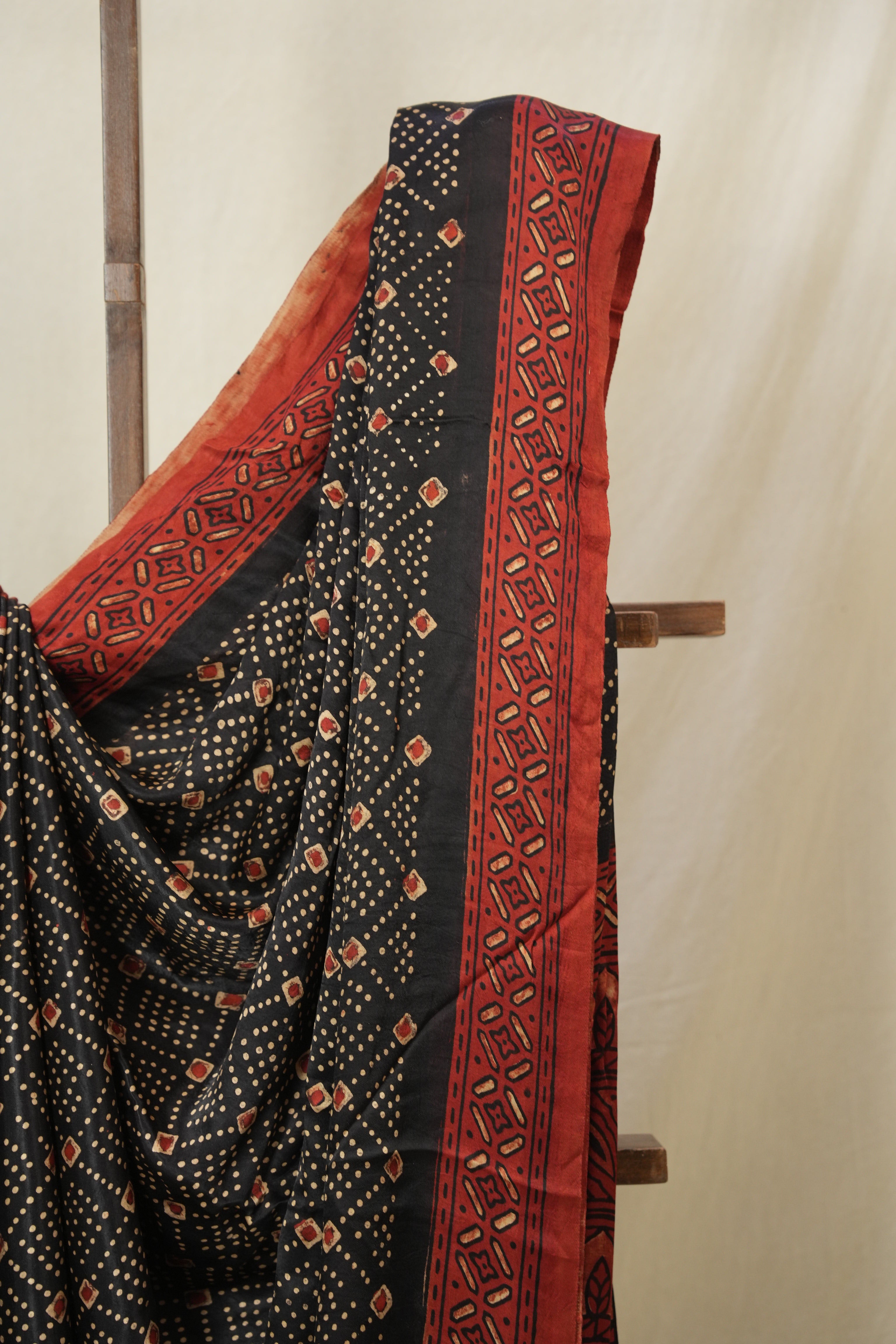 Black HBP Modal Silk Saree - SRBMSS647