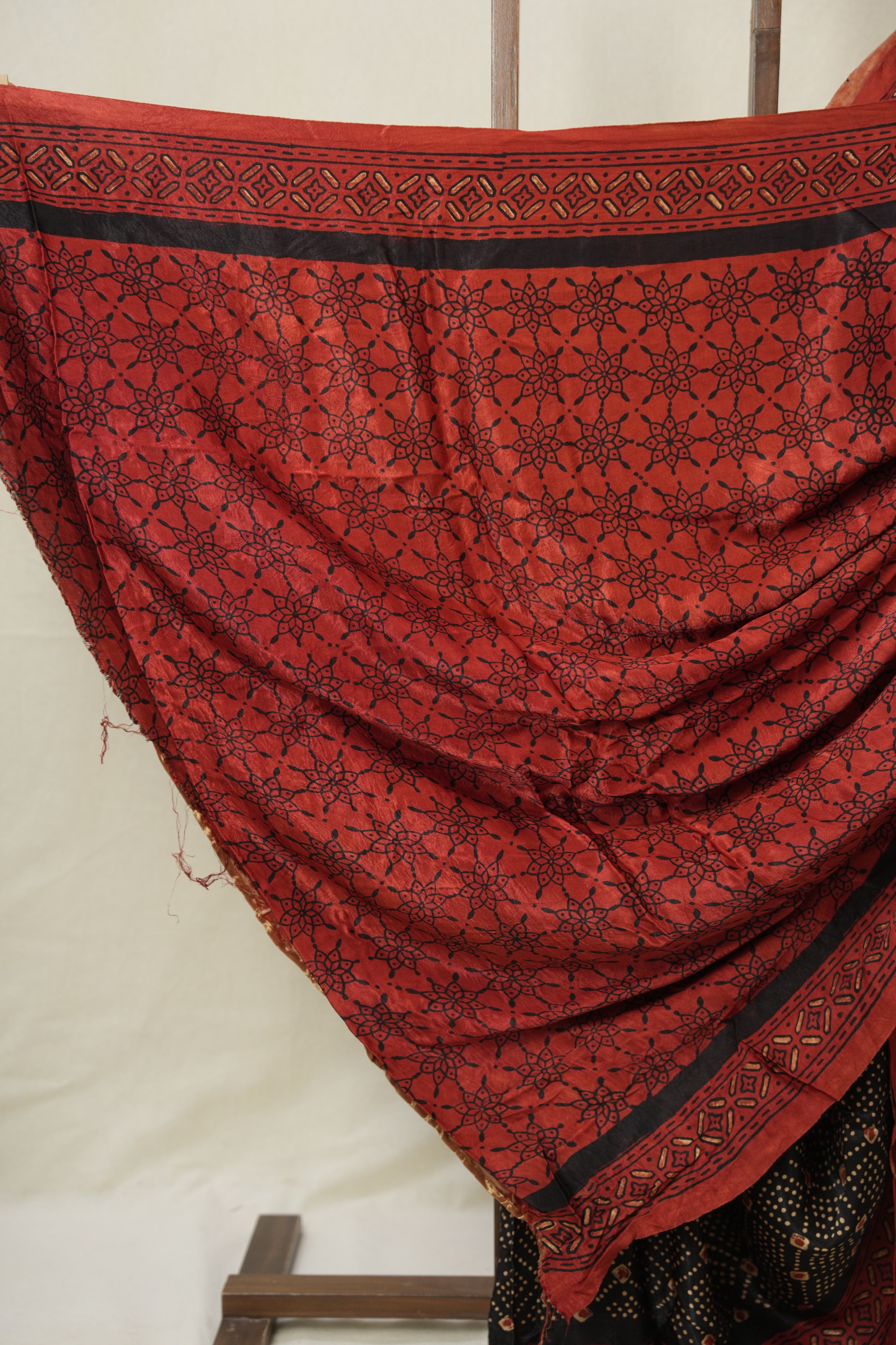 Black HBP Modal Silk Saree - SRBMSS647