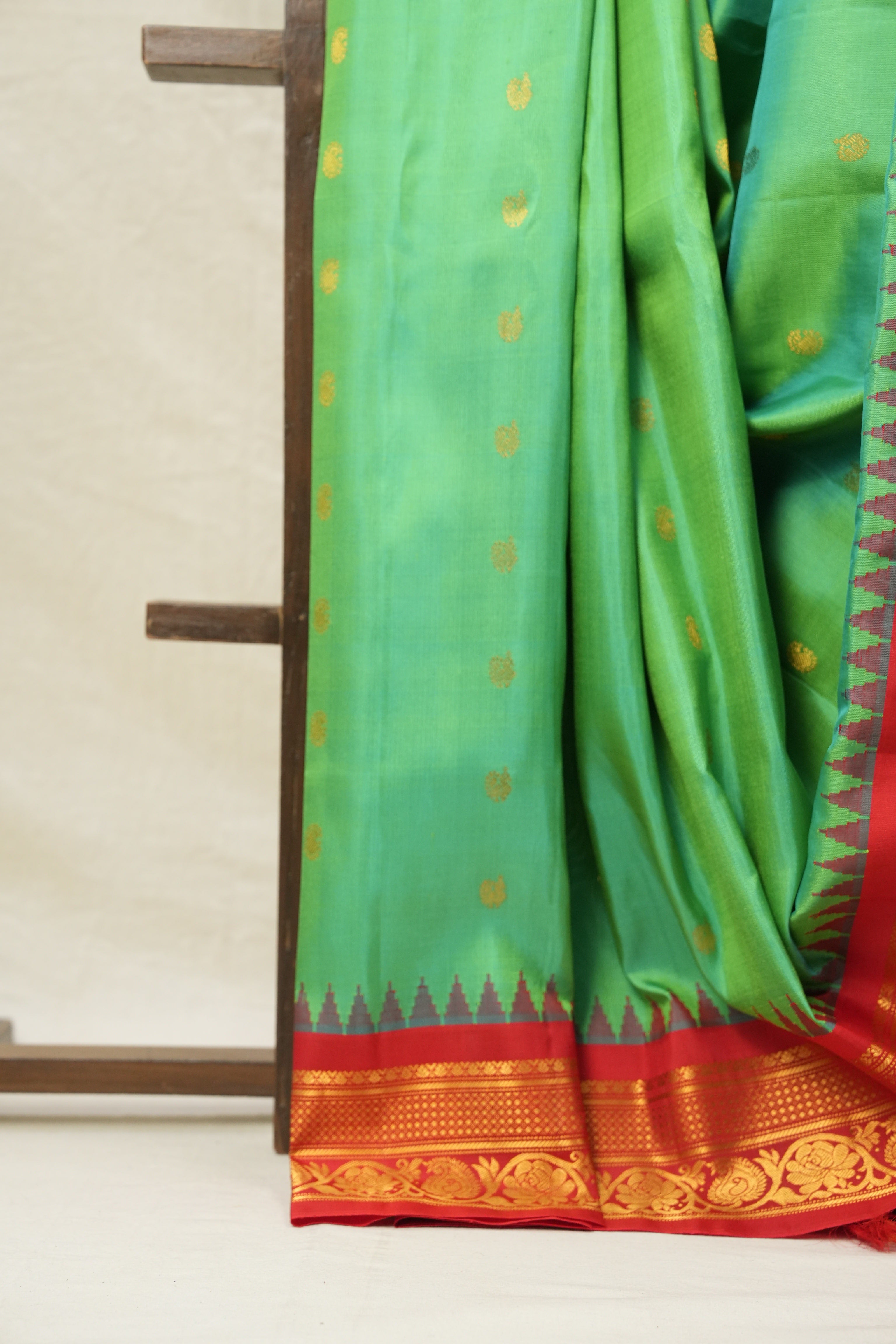 Green Gadwal Silk Saree - SRGGSS527