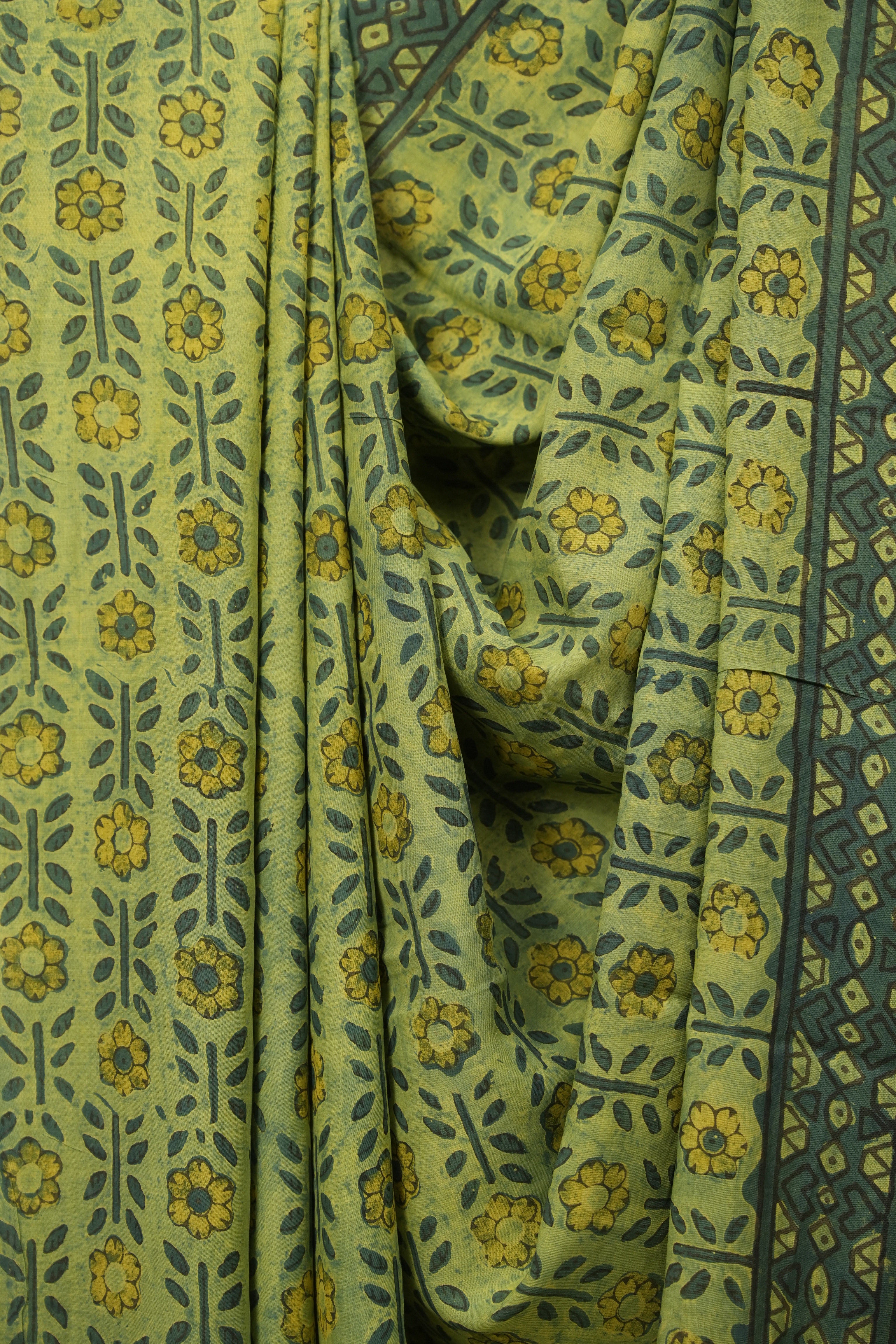 Green HBP Modal Silk Saree - SRGSMS672