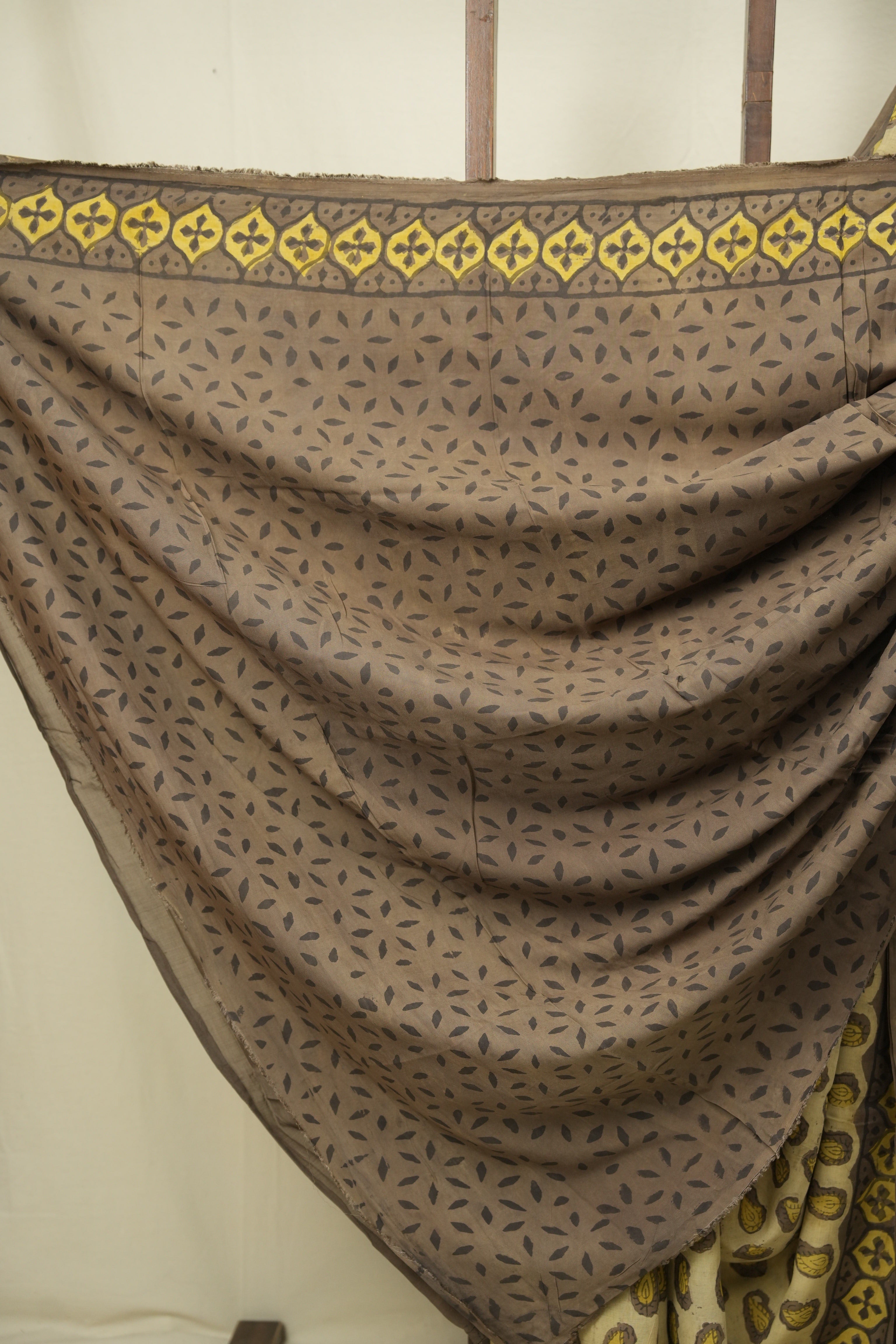 Beige HBP Modal Silk Saree - SRBSMS675