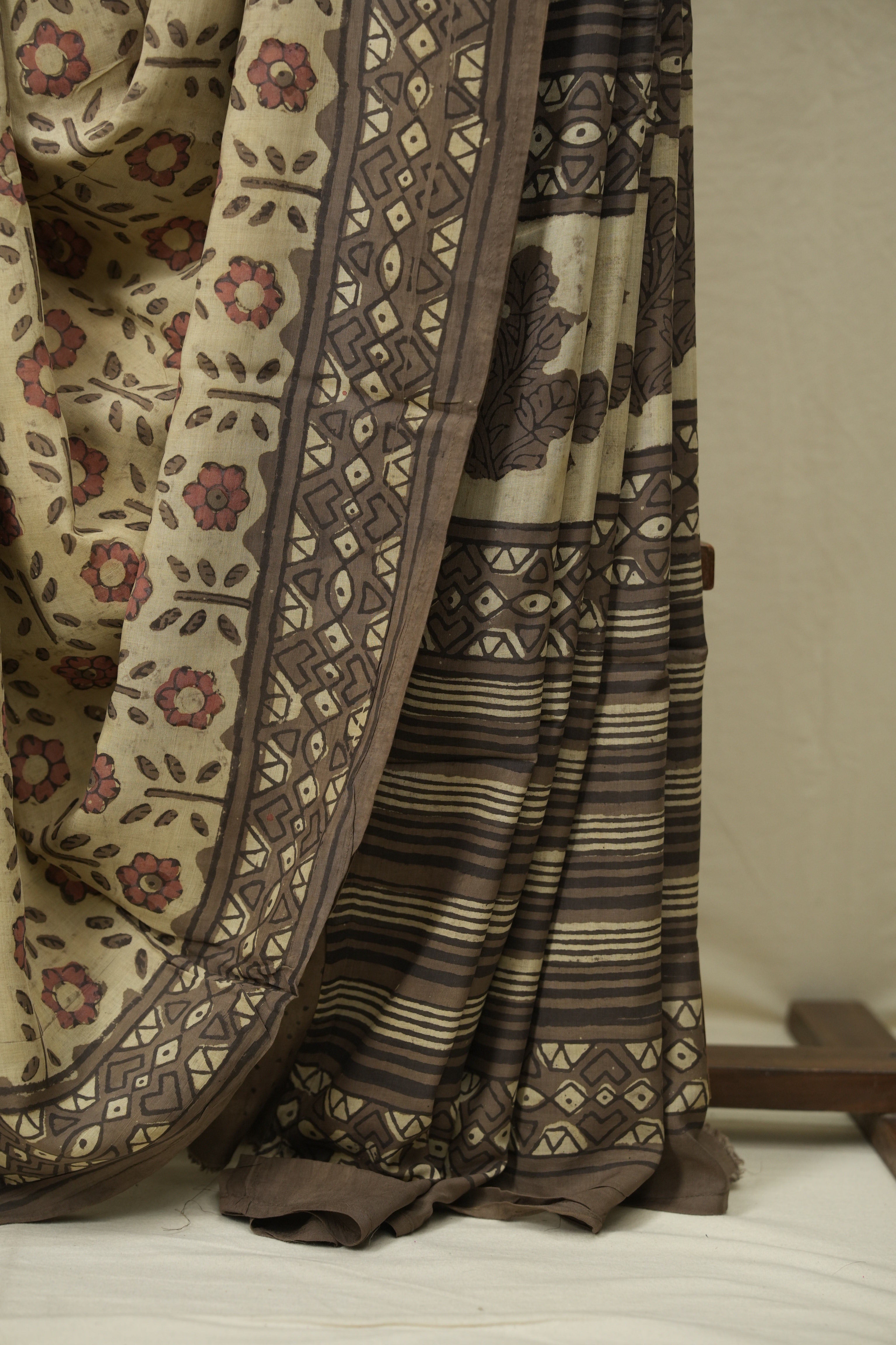 Cream HBP Modal Silk Saree - SRCSMS694