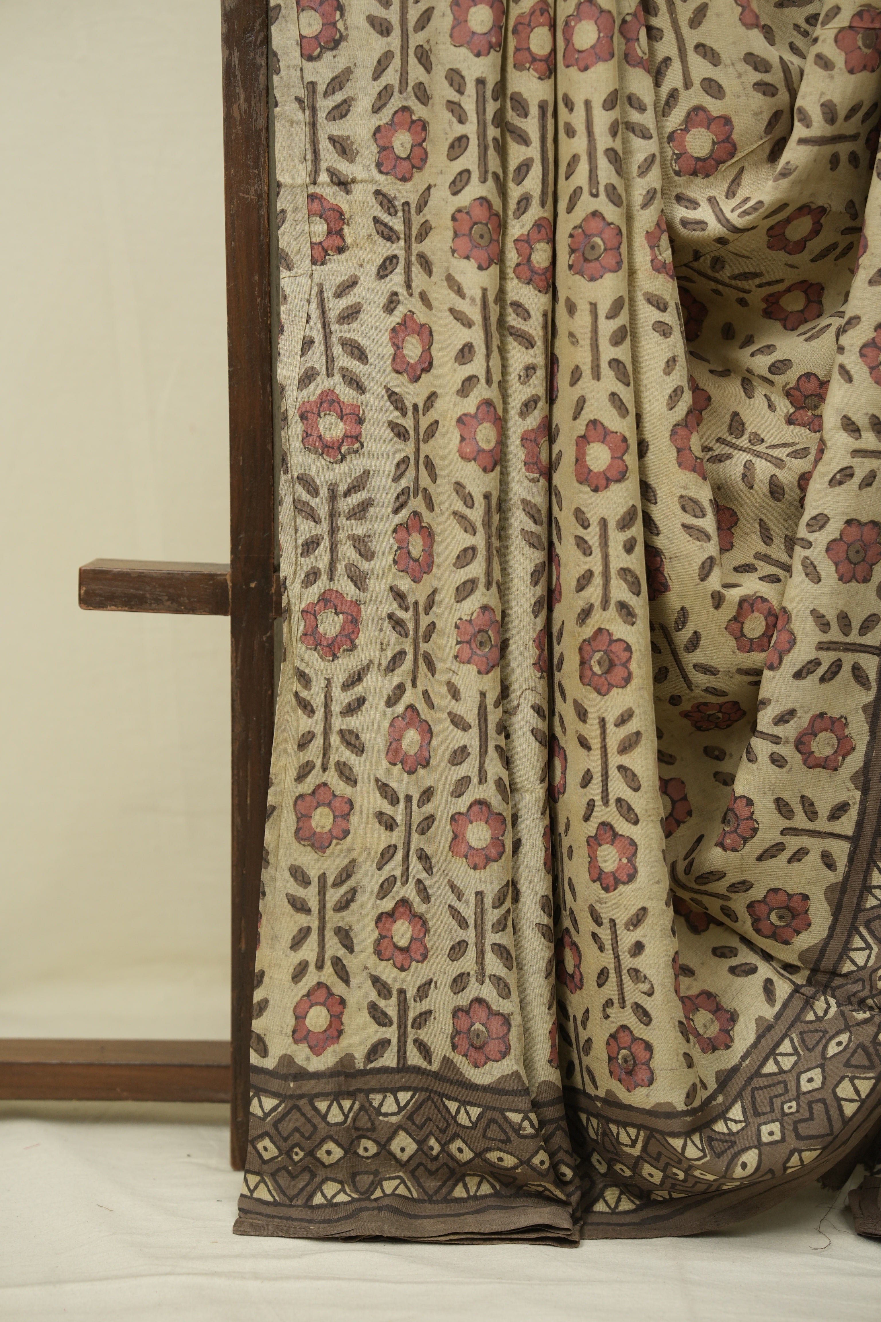 Cream HBP Modal Silk Saree - SRCSMS694
