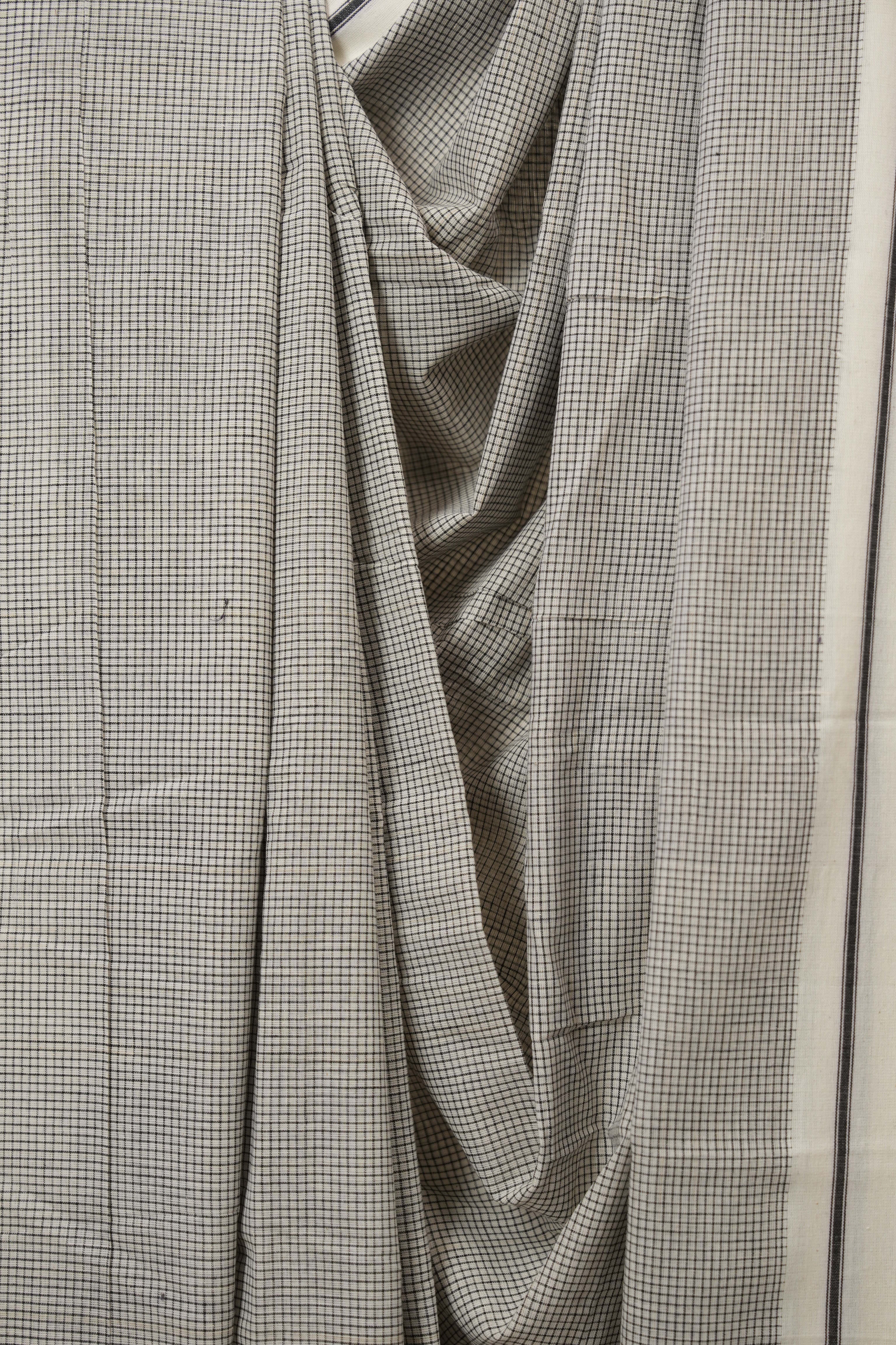 Off White Small Checks Cotton Patteda Anchu Saree - SROWPAS94
