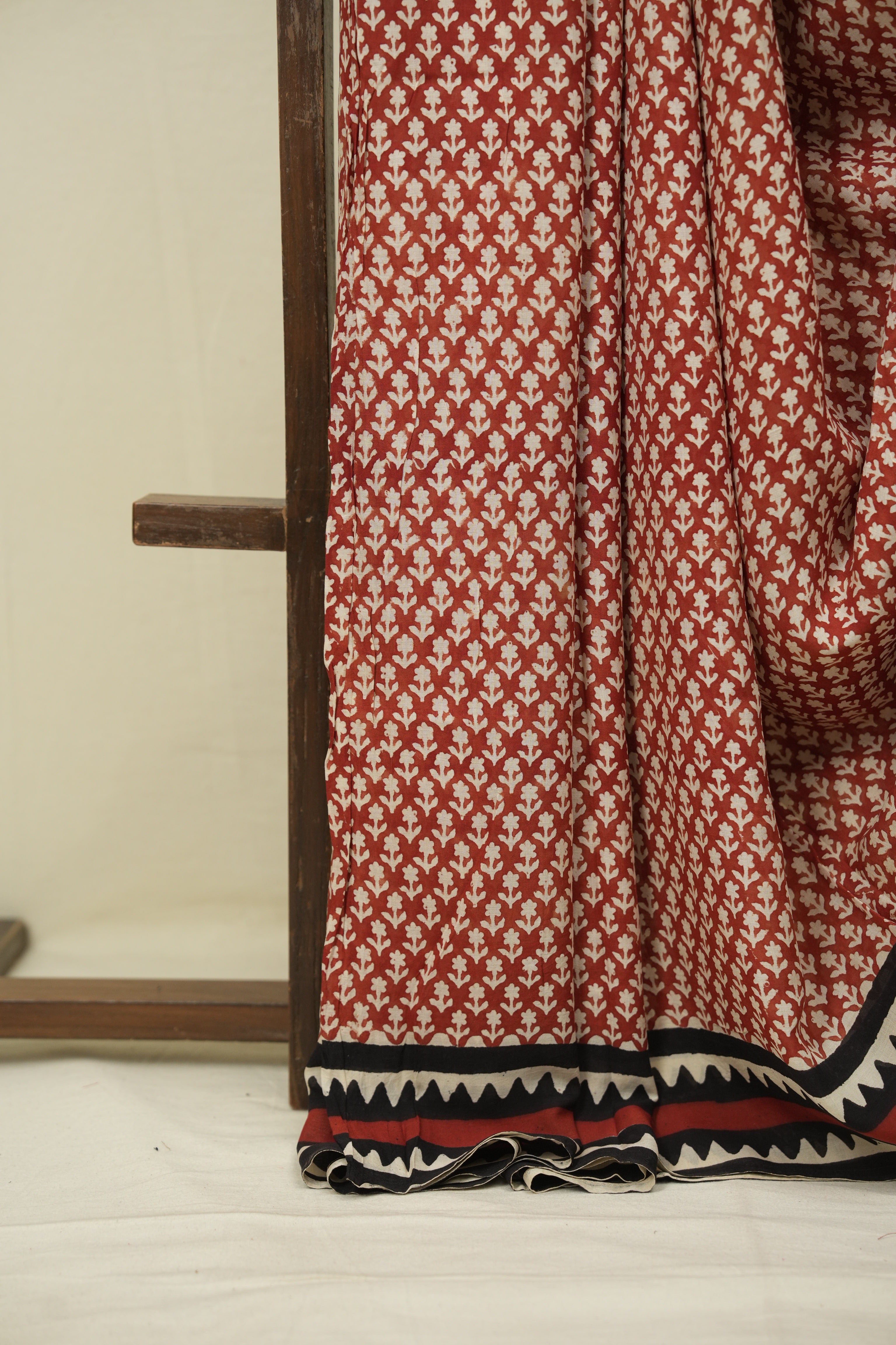 Red HBP Modal Silk Saree - SRRSMS695