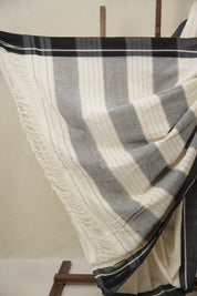 Off-White Patteda Anchu Saree - SROWPAS184