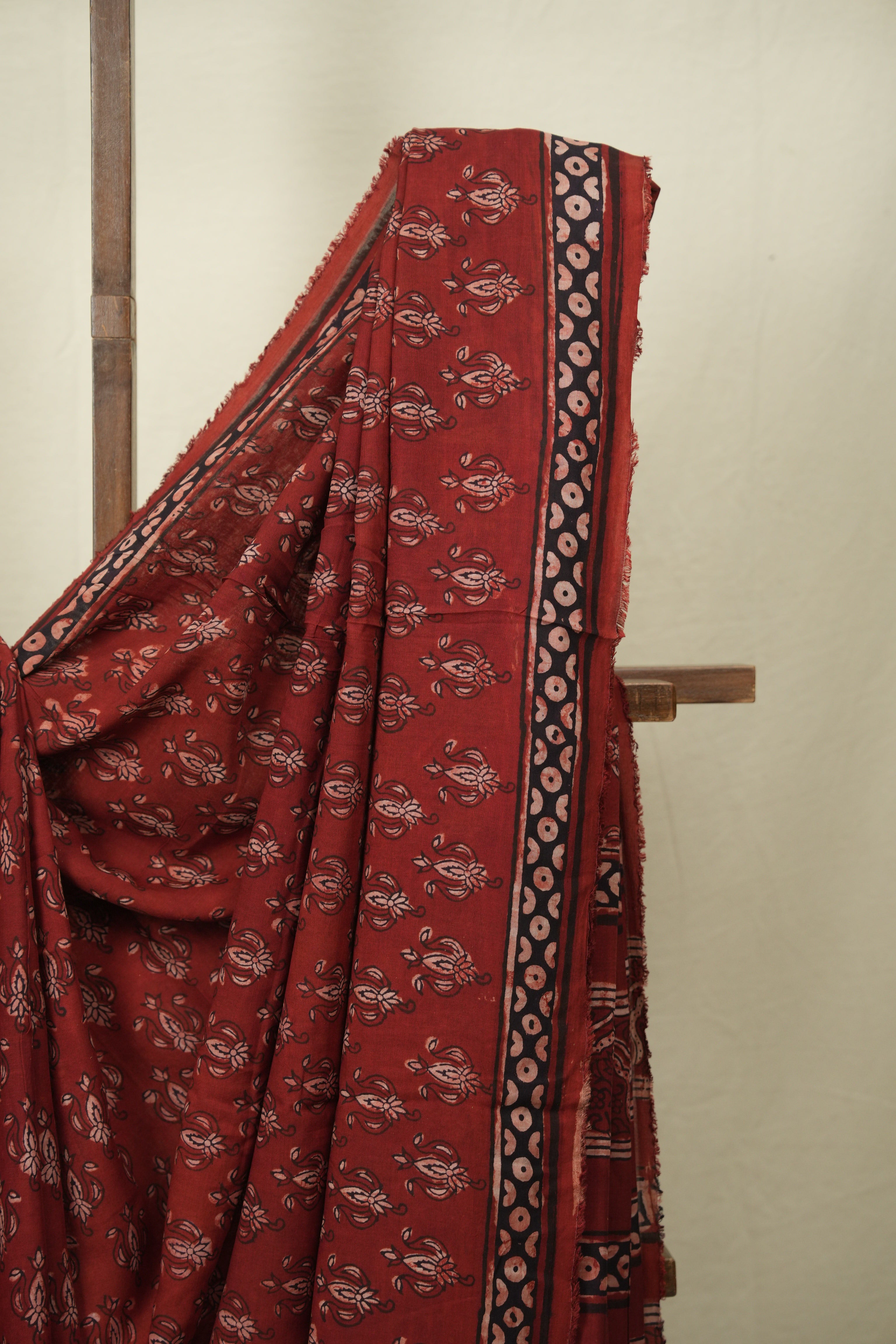 Red HBP Modal Silk Saree - SRRSMS692