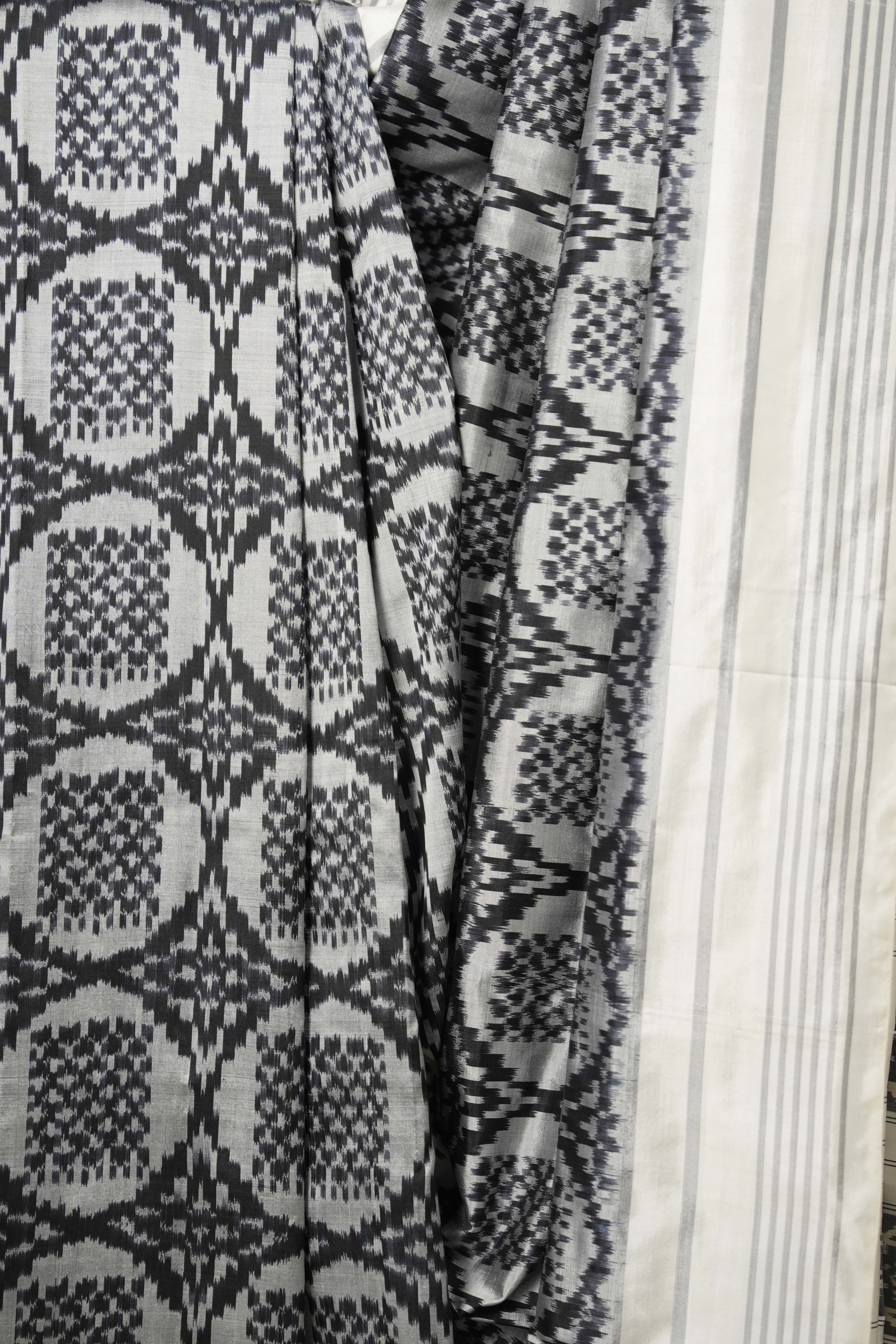 Cream White Pochampalli Silk Ikat Saree - SRCWPSIS241