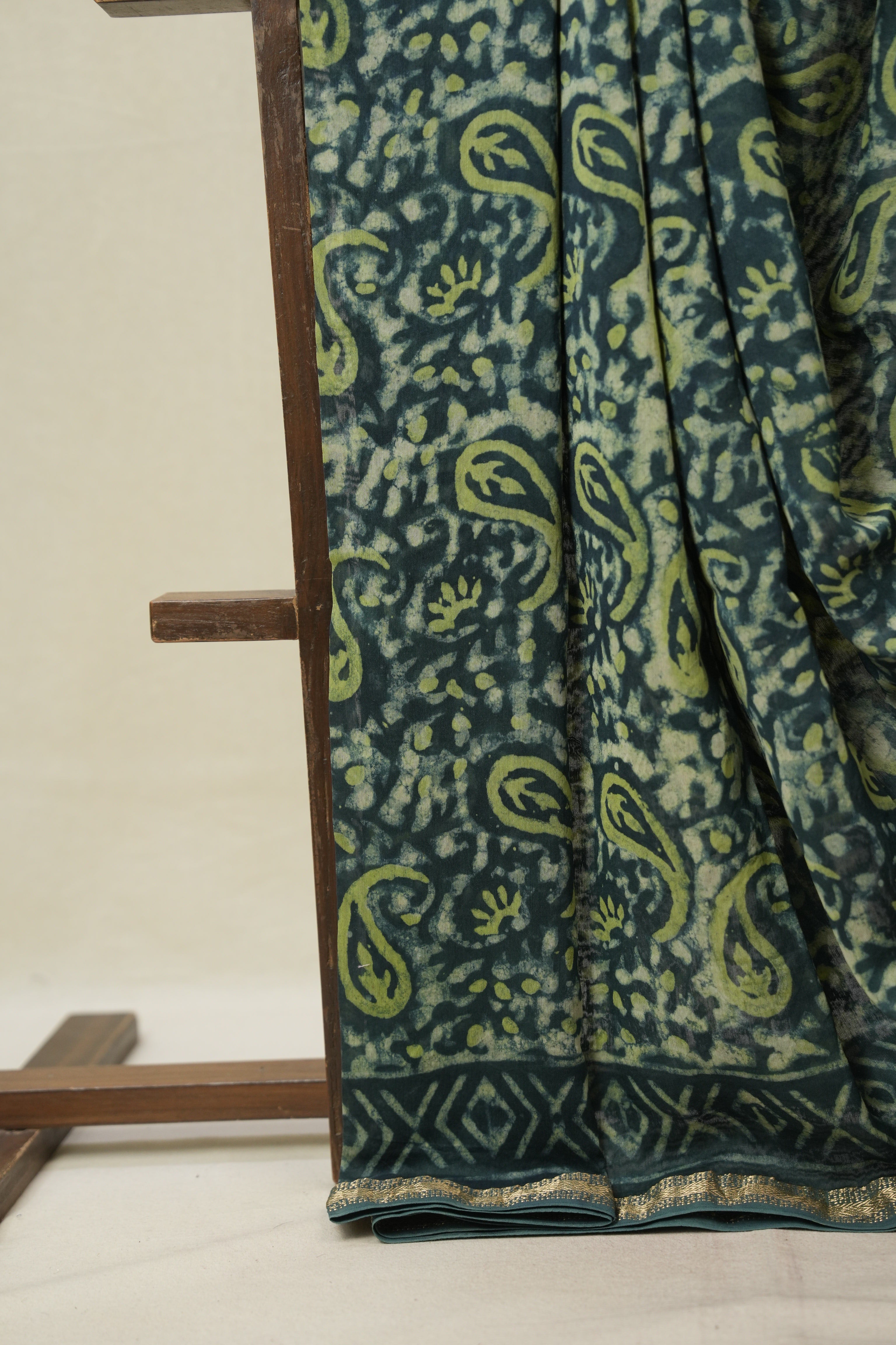 Green HBP Cotton Silk Saree With Maheshwari Border - SRGCSS1667