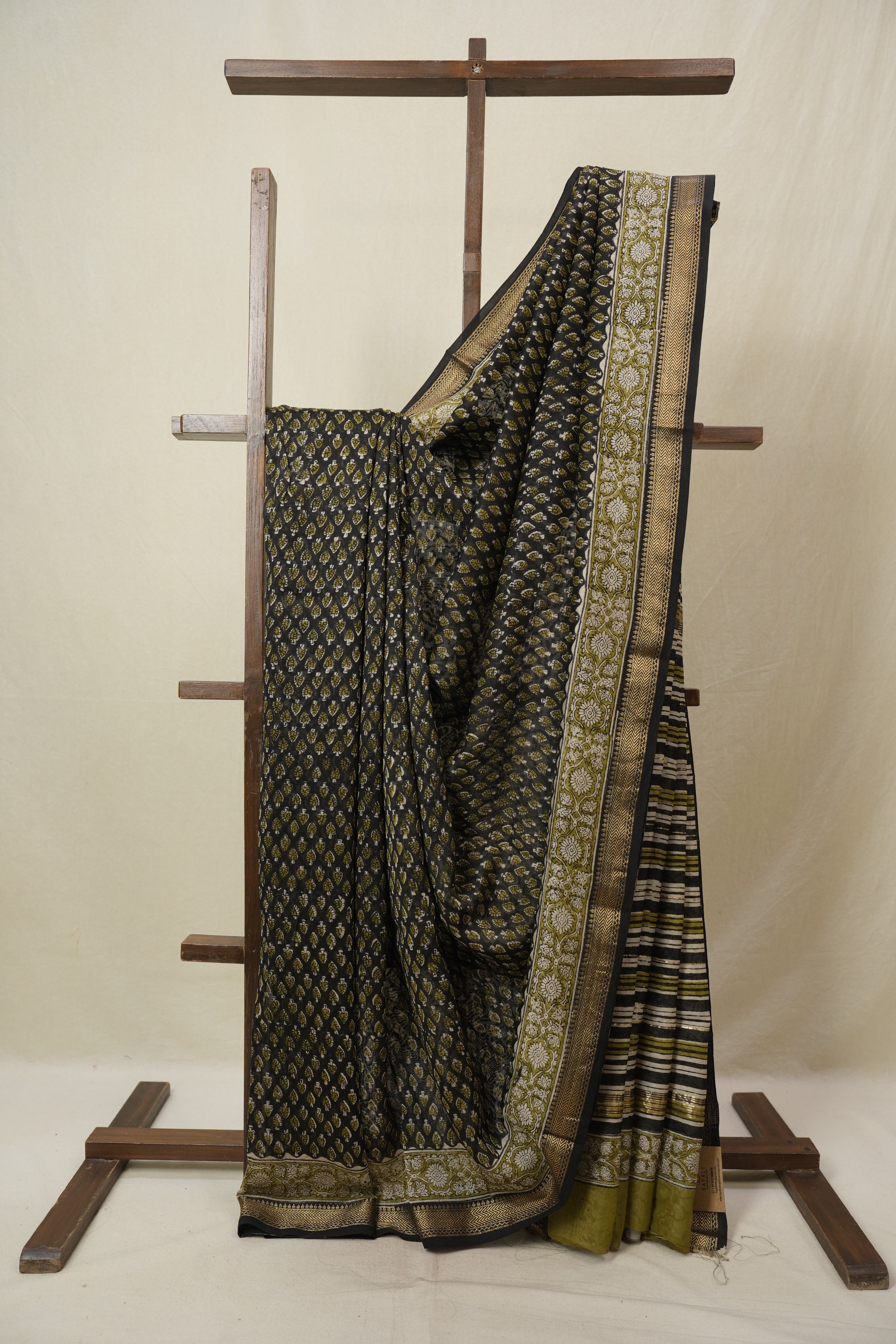 Black HBP Cotton Silk Saree With Maheshwari Border - SRBCSS1664
