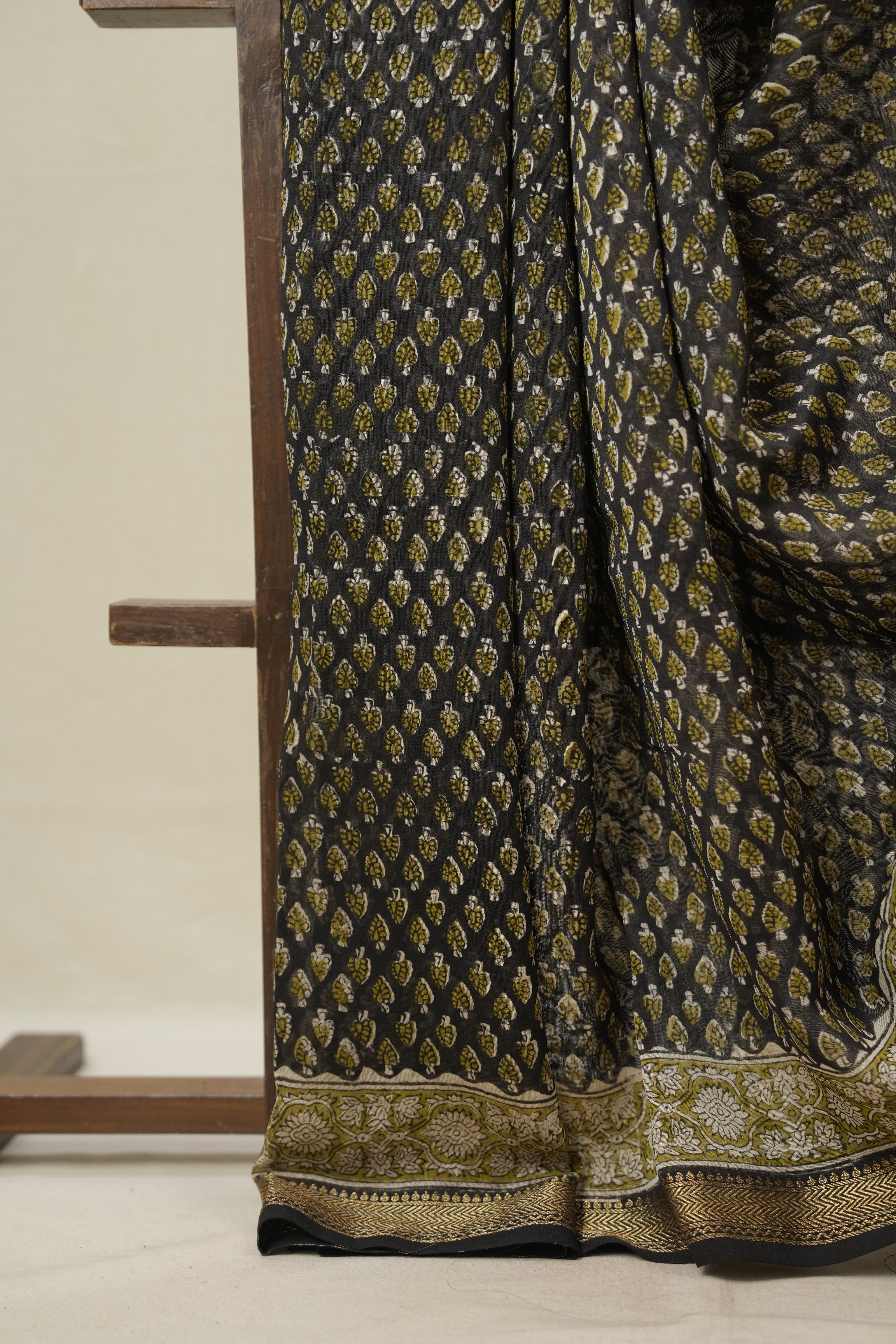 Black HBP Cotton Silk Saree With Maheshwari Border - SRBCSS1664